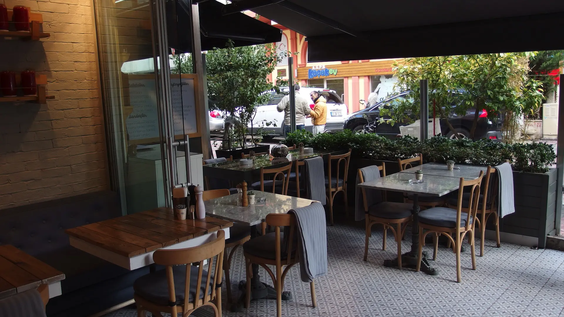 LEYLA LOKANTA ALSANCAK RESTORAN | İÇ MİMARLIK HİZMETLERİ | ARCHITECTS | MİMARLIK HİZMETLERİ | INTERIOR DESIGNER | SHOP DESIGN | STORE INTERIOR