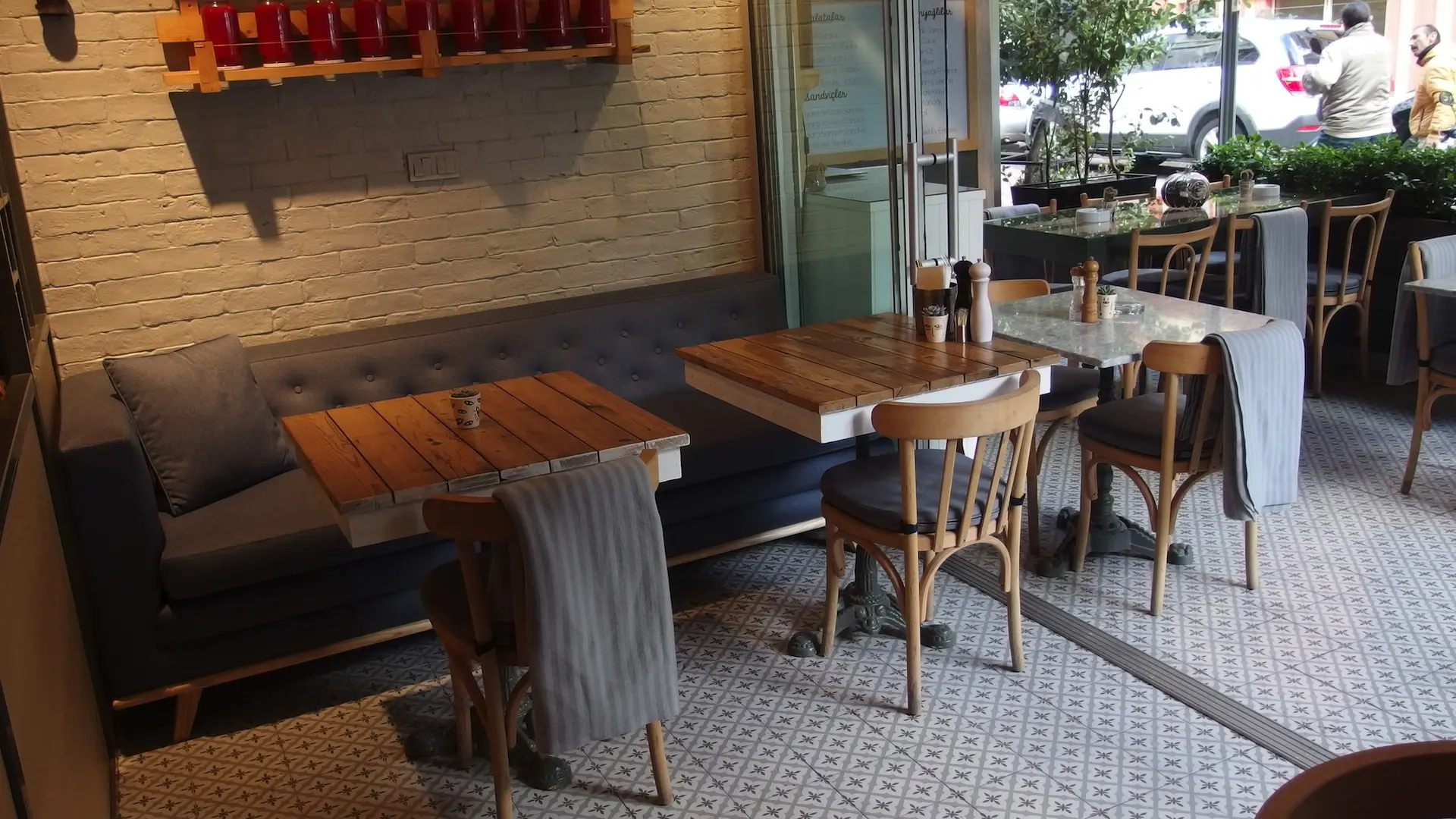 LEYLA LOKANTA ALSANCAK RESTORAN | İÇ MİMARLIK HİZMETLERİ | ARCHITECTS | MİMARLIK HİZMETLERİ | INTERIOR DESIGNER | SHOP DESIGN | STORE INTERIOR