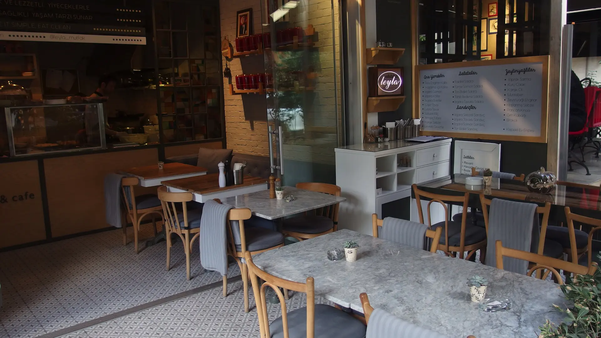 LEYLA LOKANTA ALSANCAK RESTORAN | İÇ MİMARLIK HİZMETLERİ | ARCHITECTS | MİMARLIK HİZMETLERİ | INTERIOR DESIGNER | SHOP DESIGN | STORE INTERIOR