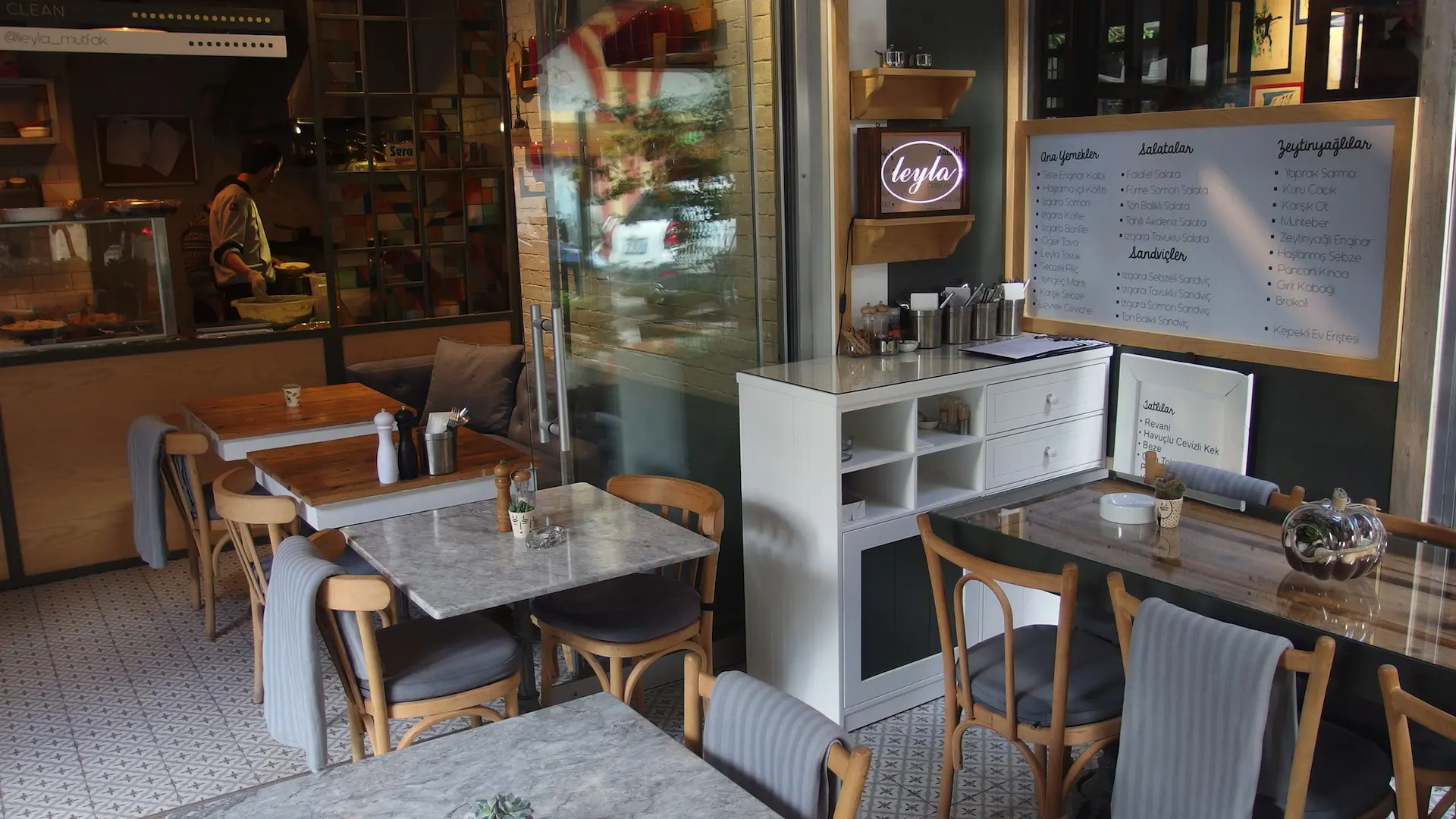 LEYLA LOKANTA ALSANCAK RESTORAN | İÇ MİMARLIK HİZMETLERİ | ARCHITECTS | MİMARLIK HİZMETLERİ | INTERIOR DESIGNER | SHOP DESIGN | STORE INTERIOR