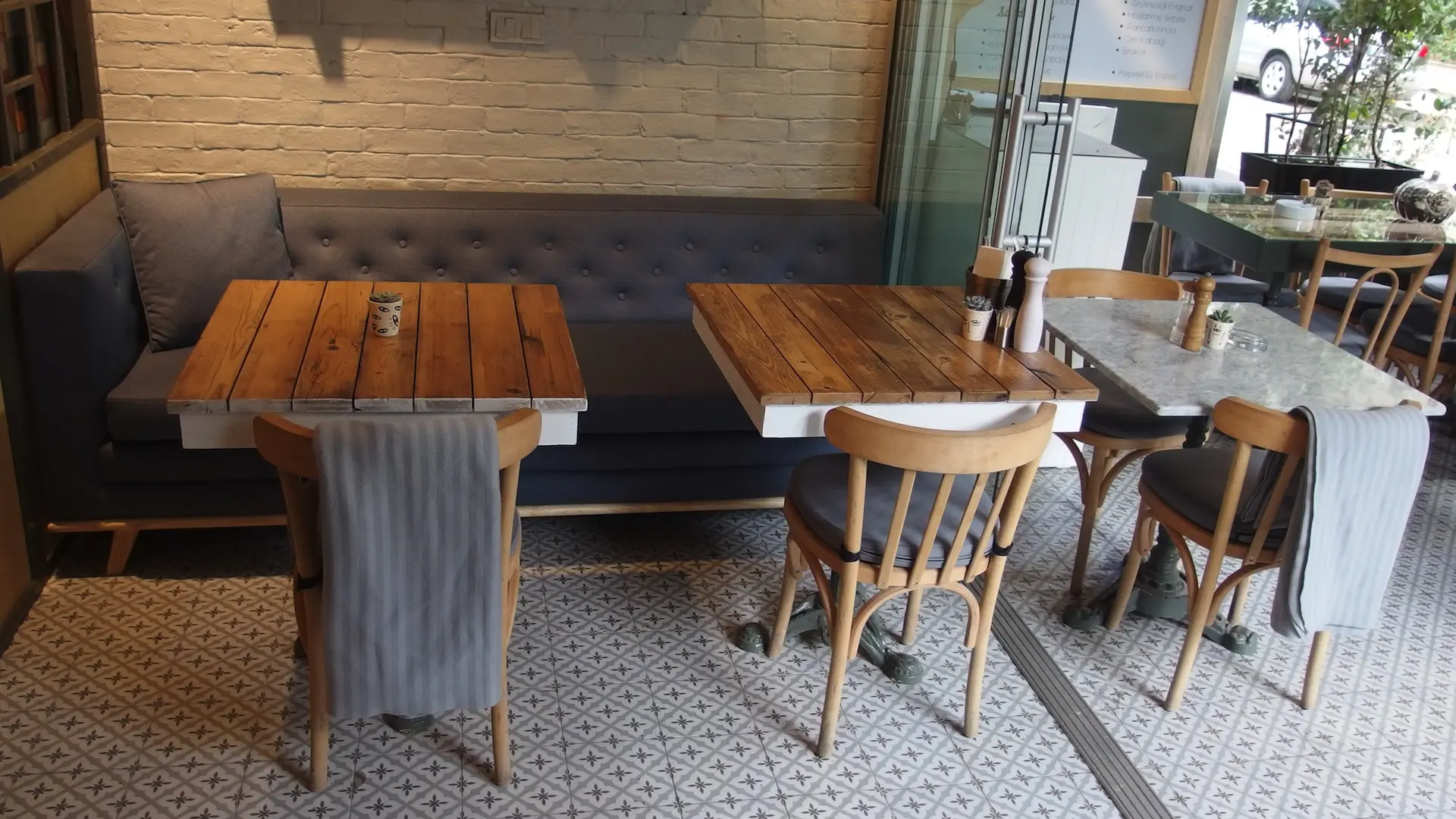 LEYLA LOKANTA ALSANCAK RESTORAN | İÇ MİMARLIK HİZMETLERİ | ARCHITECTS | MİMARLIK HİZMETLERİ | INTERIOR DESIGNER | SHOP DESIGN | STORE INTERIOR