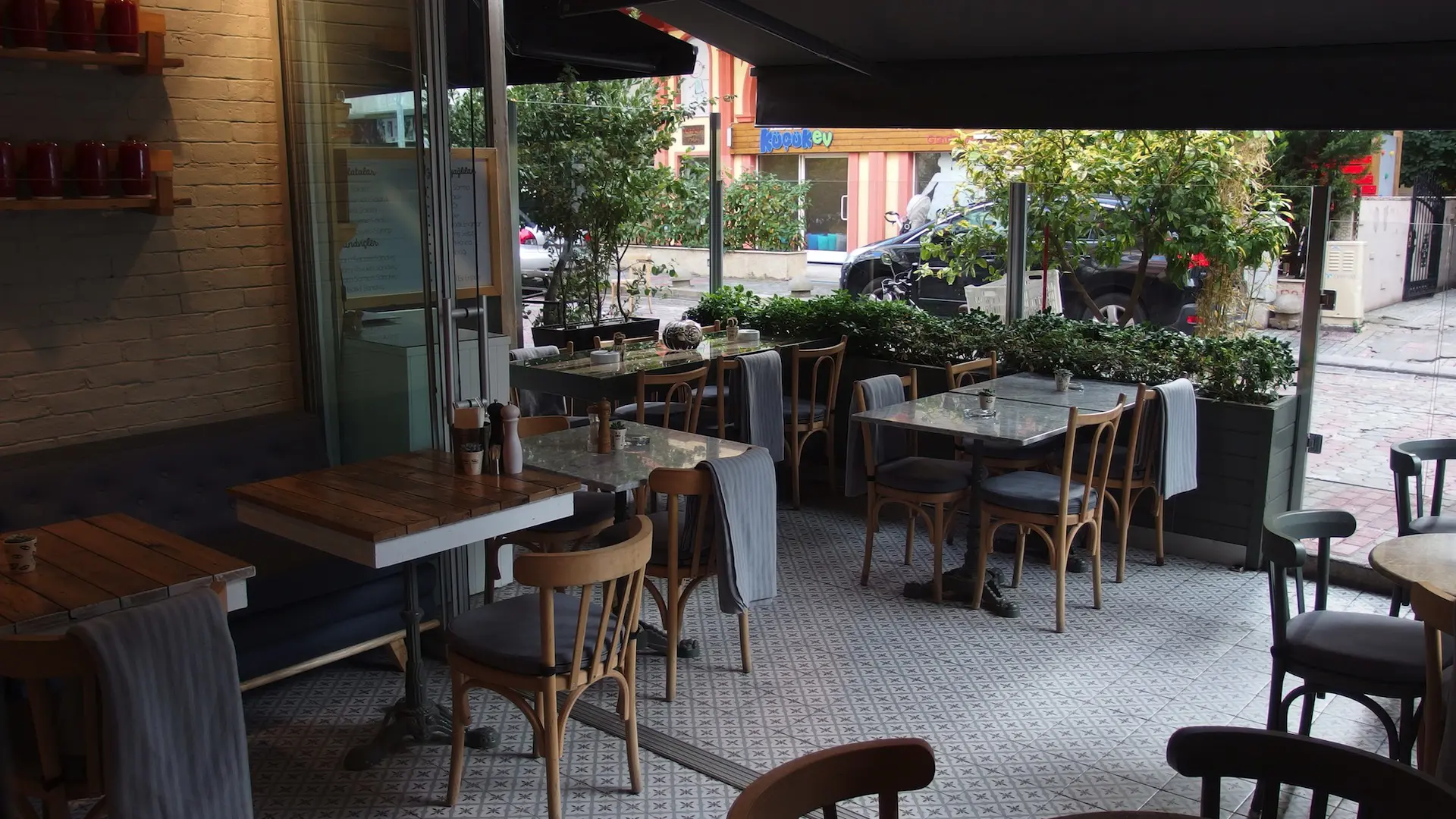 LEYLA LOKANTA ALSANCAK RESTORAN | İÇ MİMARLIK HİZMETLERİ | ARCHITECTS | MİMARLIK HİZMETLERİ | INTERIOR DESIGNER | SHOP DESIGN | STORE INTERIOR