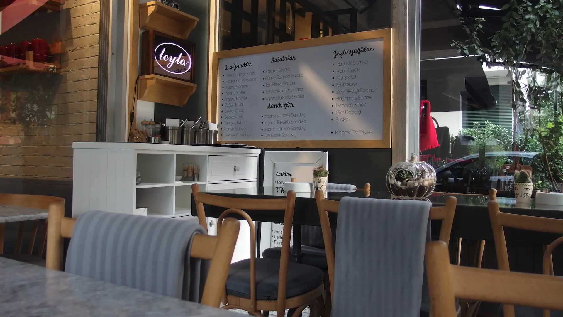 LEYLA LOKANTA ALSANCAK RESTORAN | İÇ MİMARLIK HİZMETLERİ | ARCHITECTS | MİMARLIK HİZMETLERİ | INTERIOR DESIGNER | SHOP DESIGN | STORE INTERIOR