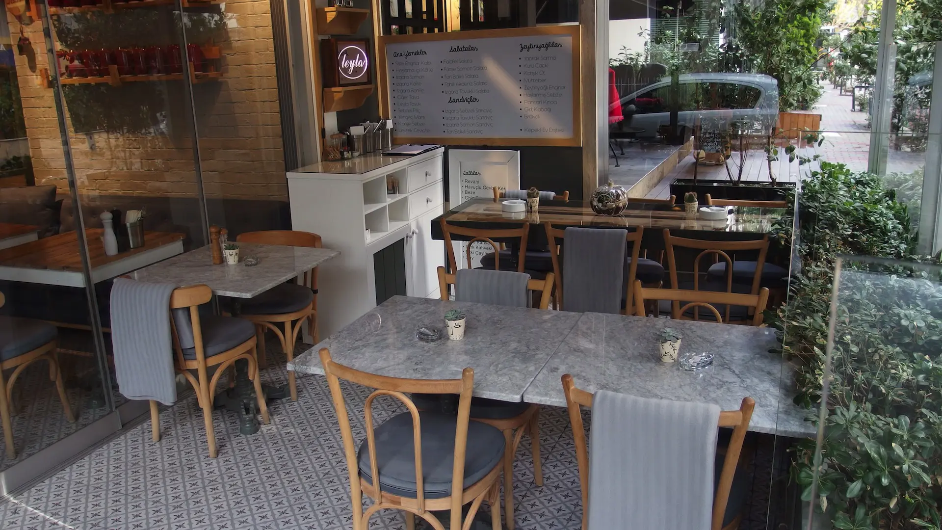 LEYLA LOKANTA ALSANCAK RESTORAN | İÇ MİMARLIK HİZMETLERİ | ARCHITECTS | MİMARLIK HİZMETLERİ | INTERIOR DESIGNER | SHOP DESIGN | STORE INTERIOR