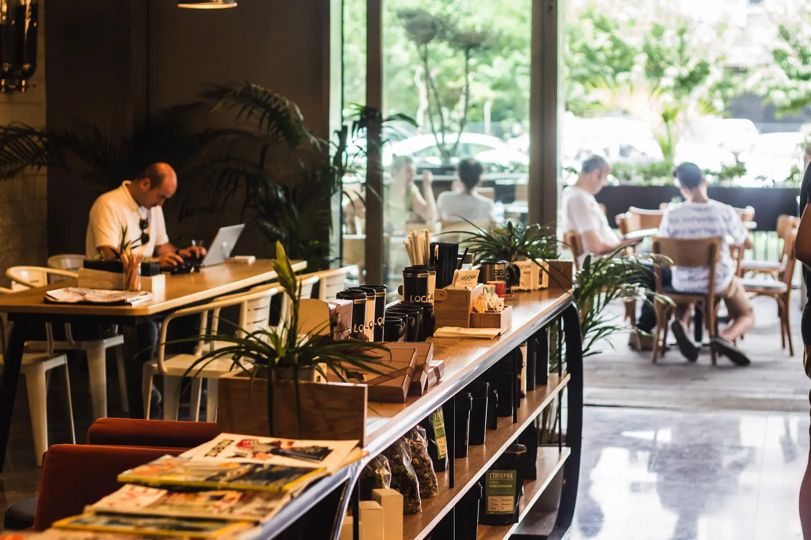 LOCATION CAFE BAYRAKLI TOWER | İÇ MİMARLIK HİZMETLERİ | ARCHITECTS | MİMARLIK HİZMETLERİ | INTERIOR DESIGNER | SHOP DESIGN | STORE INTERIOR