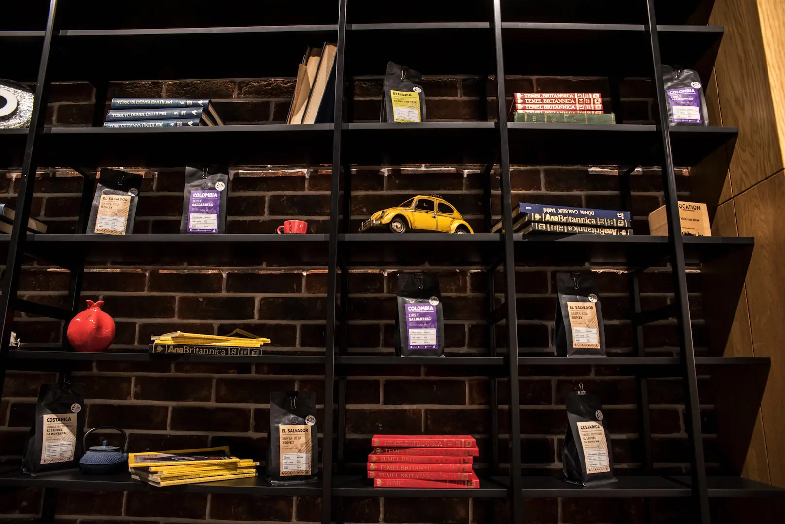 LOCATION CAFE BAYRAKLI TOWER | İÇ MİMARLIK HİZMETLERİ | ARCHITECTS | MİMARLIK HİZMETLERİ | INTERIOR DESIGNER | SHOP DESIGN | STORE INTERIOR