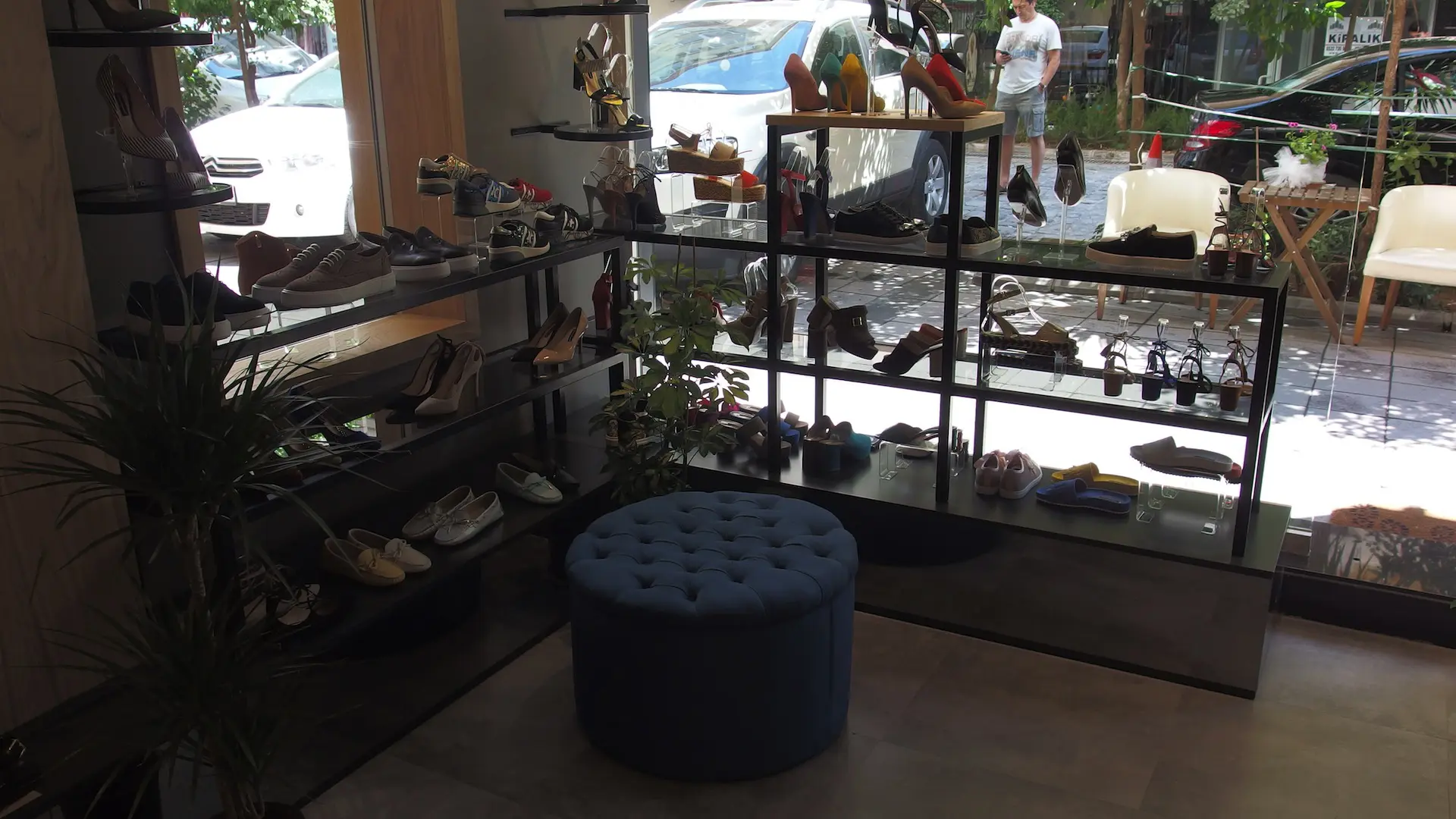 NC AYAKKABI MAGAZASI ALSANCAK | İÇ MİMARLIK HİZMETLERİ | ARCHITECTS | MİMARLIK HİZMETLERİ | INTERIOR DESIGNER | SHOP DESIGN | STORE INTERIOR