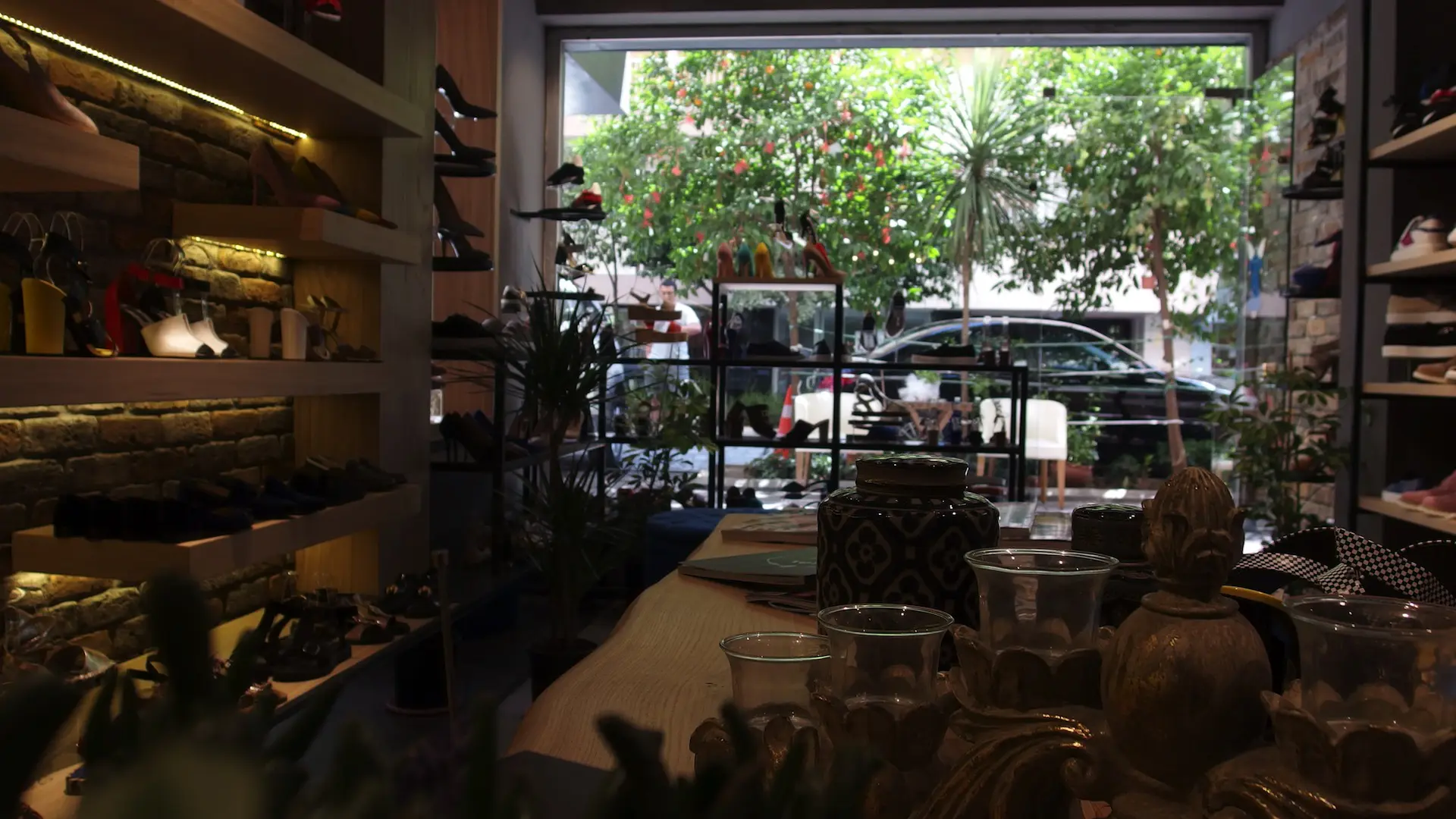 NC AYAKKABI MAGAZASI ALSANCAK | İÇ MİMARLIK HİZMETLERİ | ARCHITECTS | MİMARLIK HİZMETLERİ | INTERIOR DESIGNER | SHOP DESIGN | STORE INTERIOR