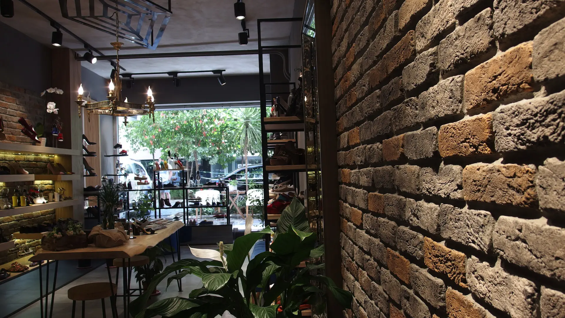 NC AYAKKABI MAGAZASI ALSANCAK | İÇ MİMARLIK HİZMETLERİ | ARCHITECTS | MİMARLIK HİZMETLERİ | INTERIOR DESIGNER | SHOP DESIGN | STORE INTERIOR