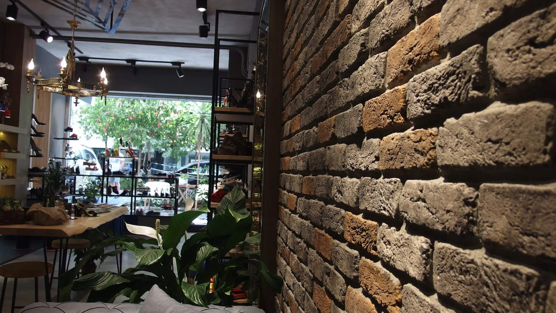 NC AYAKKABI MAGAZASI ALSANCAK | İÇ MİMARLIK HİZMETLERİ | ARCHITECTS | MİMARLIK HİZMETLERİ | INTERIOR DESIGNER | SHOP DESIGN | STORE INTERIOR