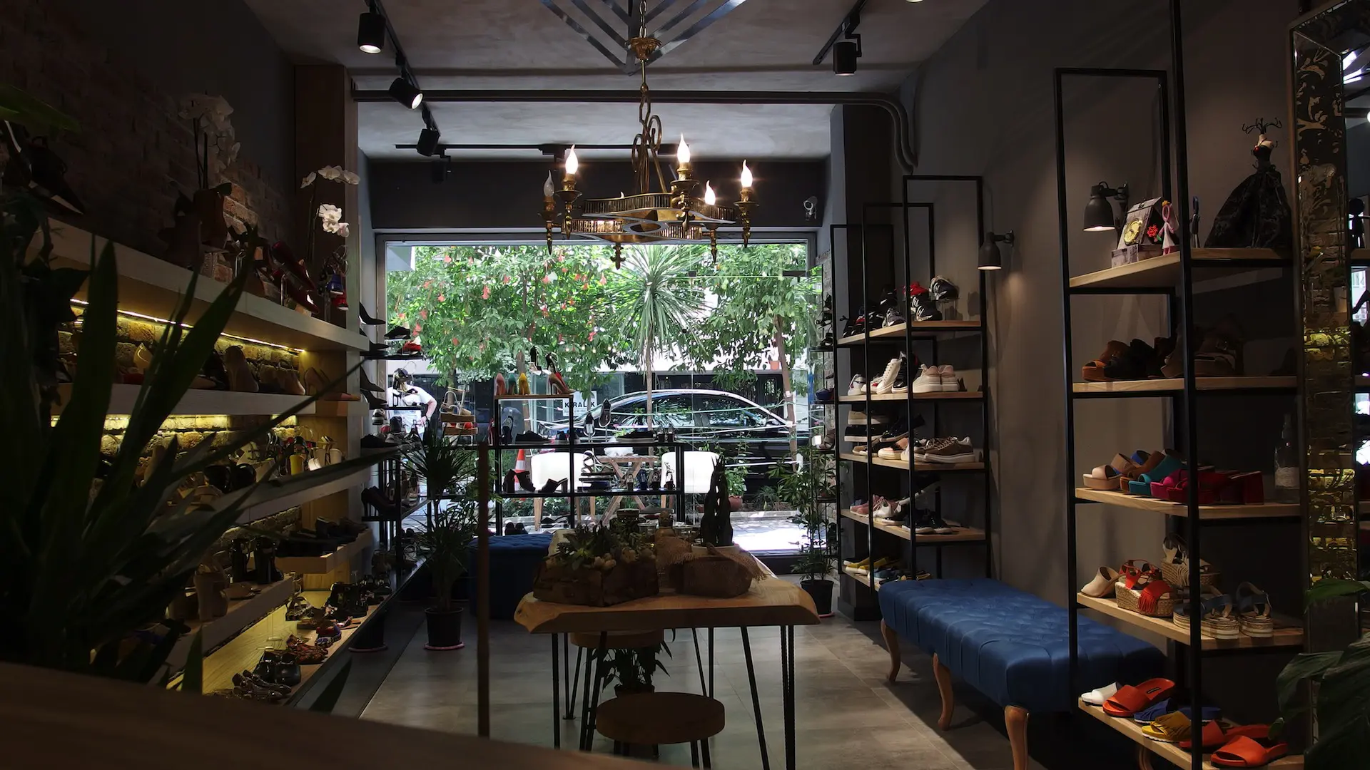 NC AYAKKABI MAGAZASI ALSANCAK | İÇ MİMARLIK HİZMETLERİ | ARCHITECTS | MİMARLIK HİZMETLERİ | INTERIOR DESIGNER | SHOP DESIGN | STORE INTERIOR