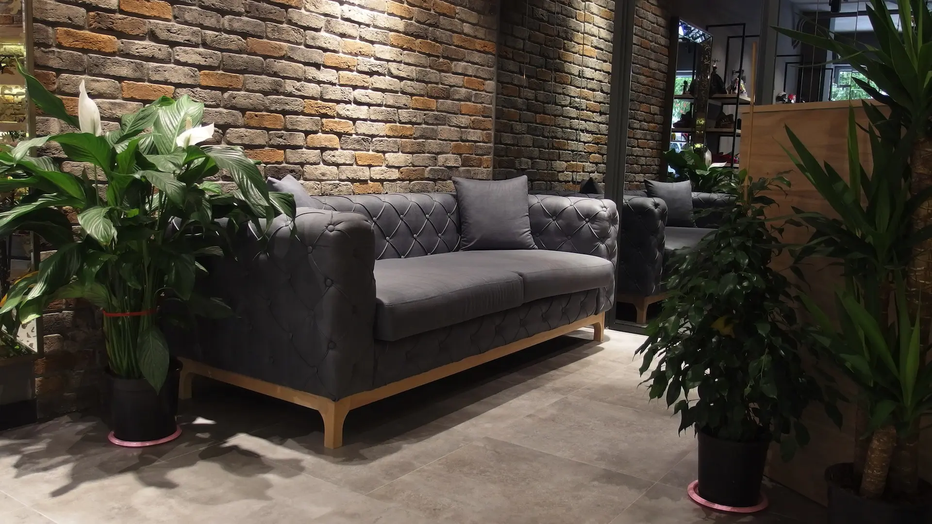 NC AYAKKABI MAGAZASI ALSANCAK | İÇ MİMARLIK HİZMETLERİ | ARCHITECTS | MİMARLIK HİZMETLERİ | INTERIOR DESIGNER | SHOP DESIGN | STORE INTERIOR