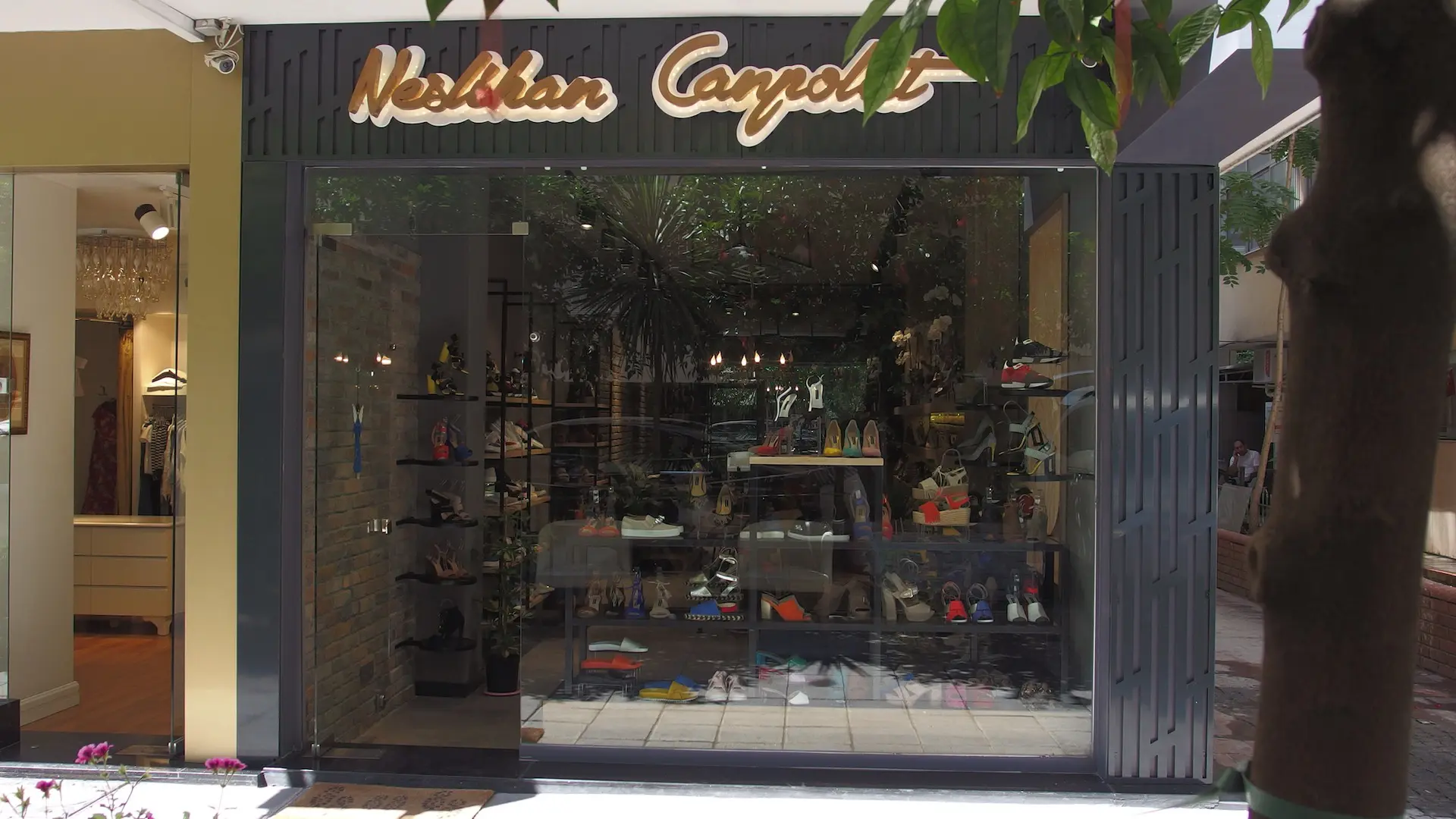 NC AYAKKABI MAGAZASI ALSANCAK | İÇ MİMARLIK HİZMETLERİ | ARCHITECTS | MİMARLIK HİZMETLERİ | INTERIOR DESIGNER | SHOP DESIGN | STORE INTERIOR