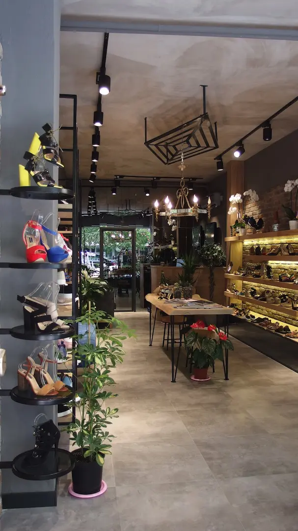 NC AYAKKABI MAGAZASI ALSANCAK | İÇ MİMARLIK HİZMETLERİ | ARCHITECTS | MİMARLIK HİZMETLERİ | INTERIOR DESIGNER | SHOP DESIGN | STORE INTERIOR