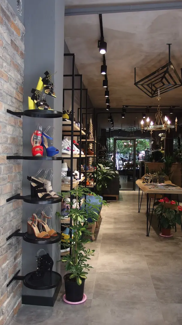 NC AYAKKABI MAGAZASI ALSANCAK | İÇ MİMARLIK HİZMETLERİ | ARCHITECTS | MİMARLIK HİZMETLERİ | INTERIOR DESIGNER | SHOP DESIGN | STORE INTERIOR