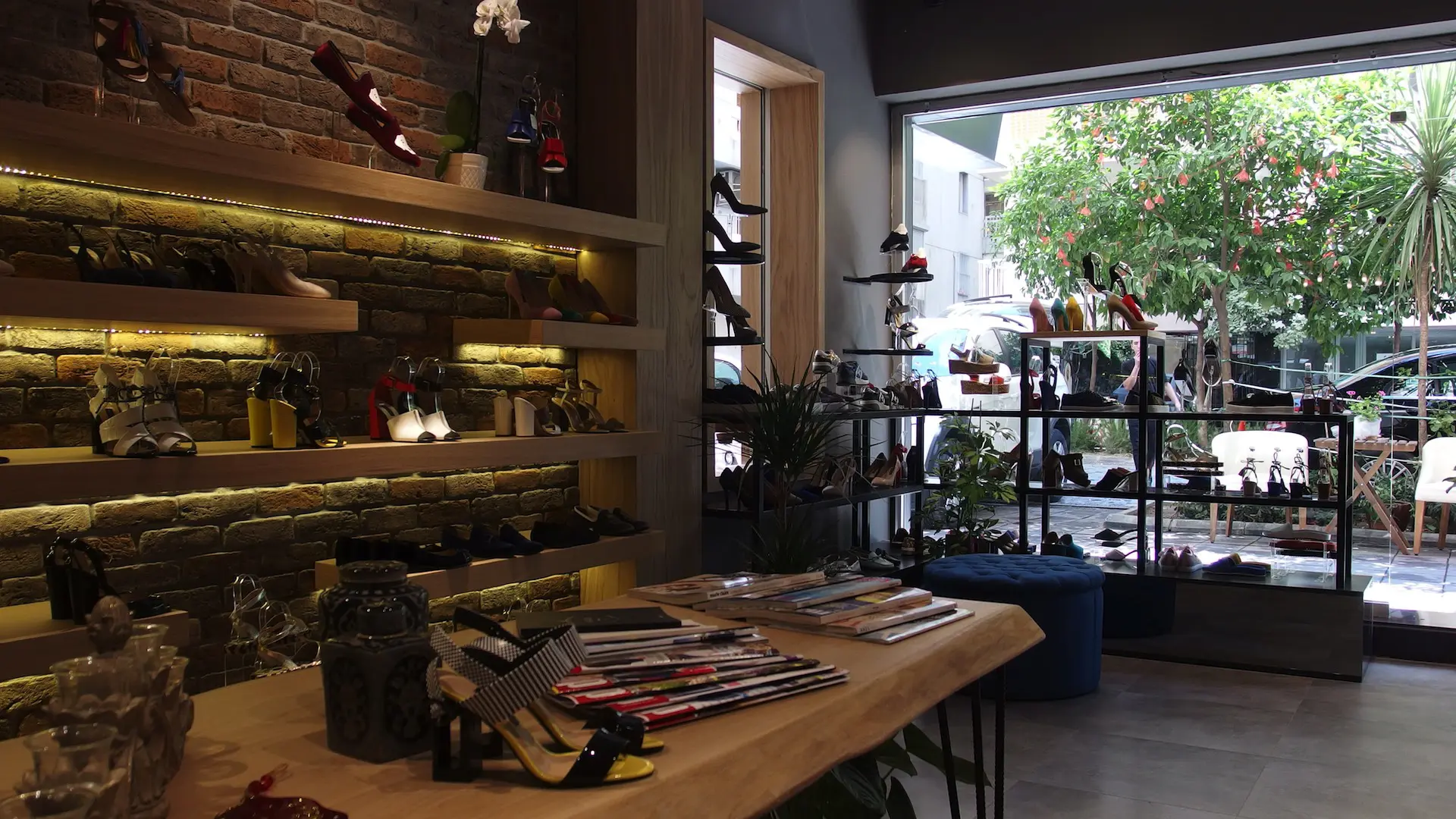 NC AYAKKABI MAGAZASI ALSANCAK | İÇ MİMARLIK HİZMETLERİ | ARCHITECTS | MİMARLIK HİZMETLERİ | INTERIOR DESIGNER | SHOP DESIGN | STORE INTERIOR