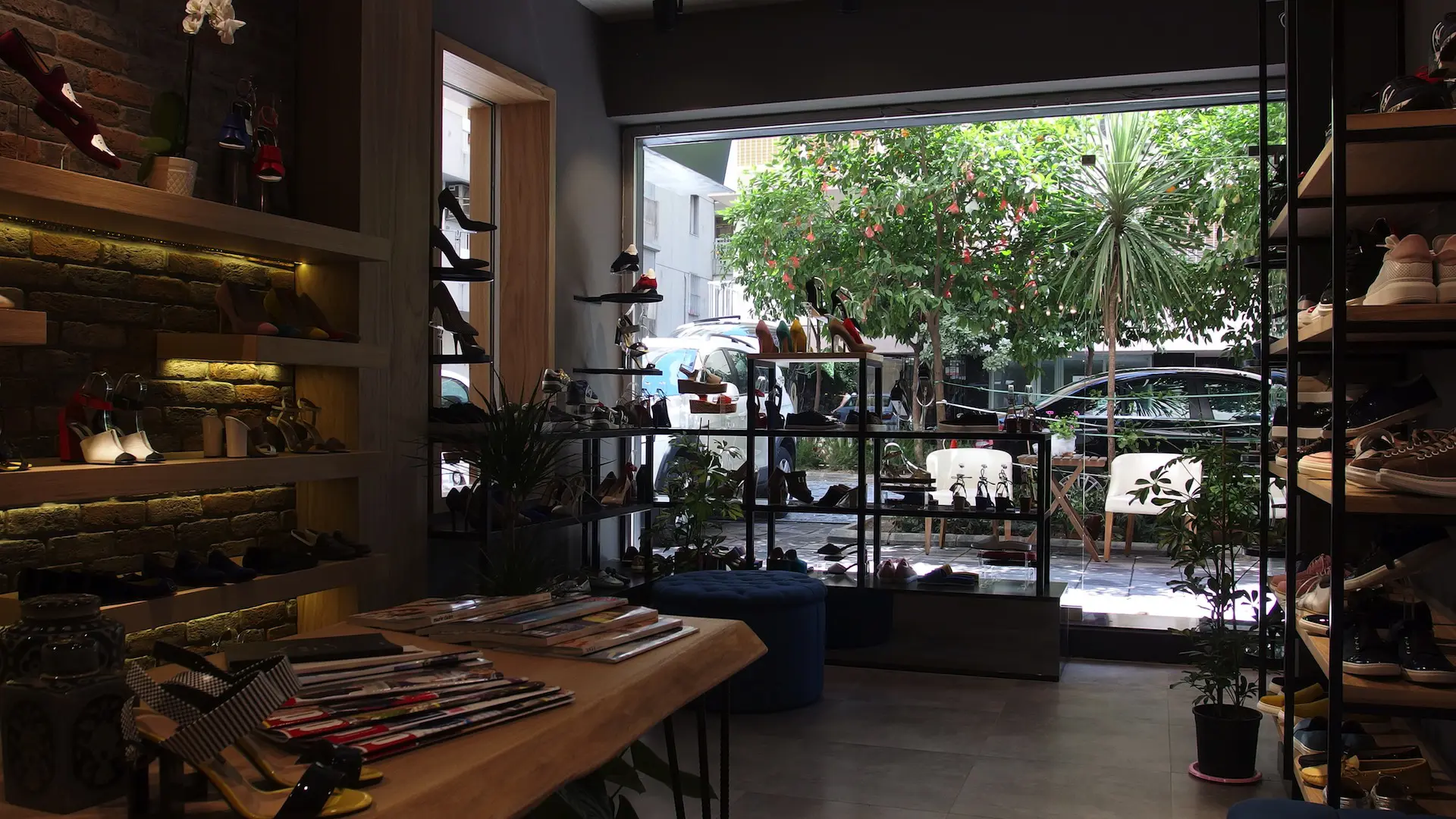 NC AYAKKABI MAGAZASI ALSANCAK | İÇ MİMARLIK HİZMETLERİ | ARCHITECTS | MİMARLIK HİZMETLERİ | INTERIOR DESIGNER | SHOP DESIGN | STORE INTERIOR