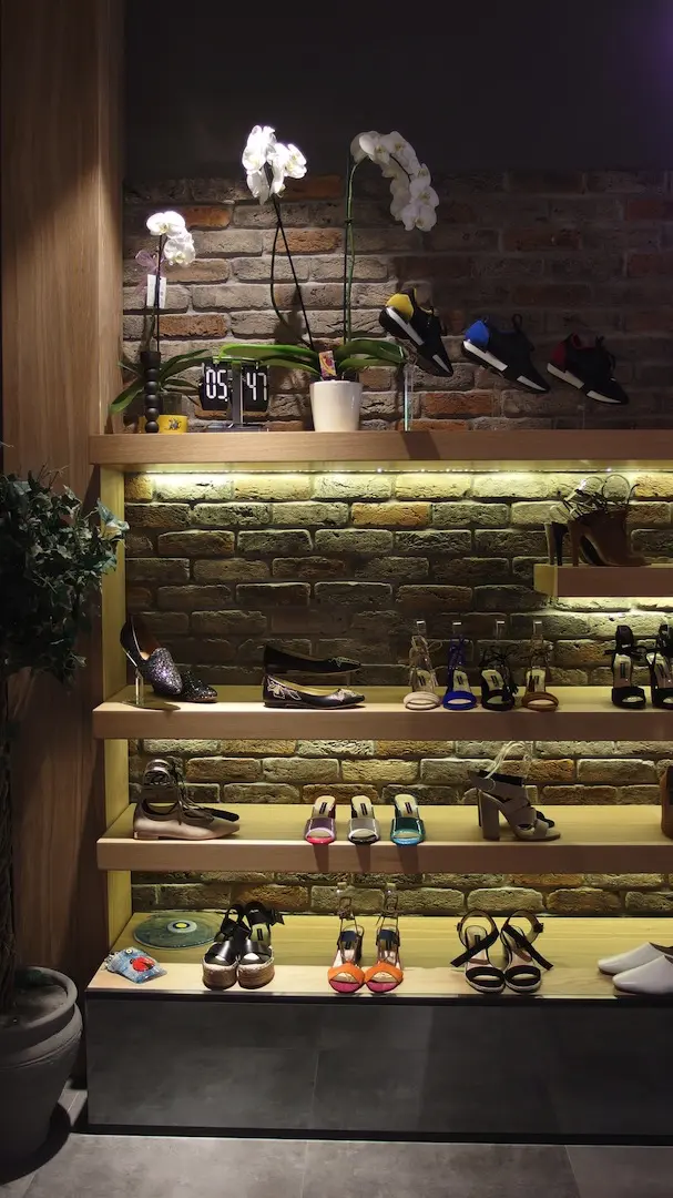 NC AYAKKABI MAGAZASI ALSANCAK | İÇ MİMARLIK HİZMETLERİ | ARCHITECTS | MİMARLIK HİZMETLERİ | INTERIOR DESIGNER | SHOP DESIGN | STORE INTERIOR