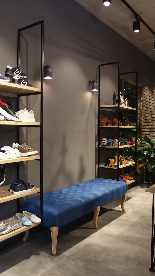 NC AYAKKABI MAGAZASI ALSANCAK | İÇ MİMARLIK HİZMETLERİ | ARCHITECTS | MİMARLIK HİZMETLERİ | INTERIOR DESIGNER | SHOP DESIGN | STORE INTERIOR