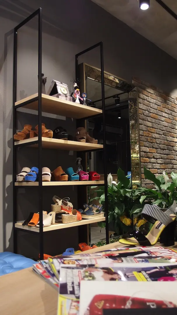 NC AYAKKABI MAGAZASI ALSANCAK | İÇ MİMARLIK HİZMETLERİ | ARCHITECTS | MİMARLIK HİZMETLERİ | INTERIOR DESIGNER | SHOP DESIGN | STORE INTERIOR