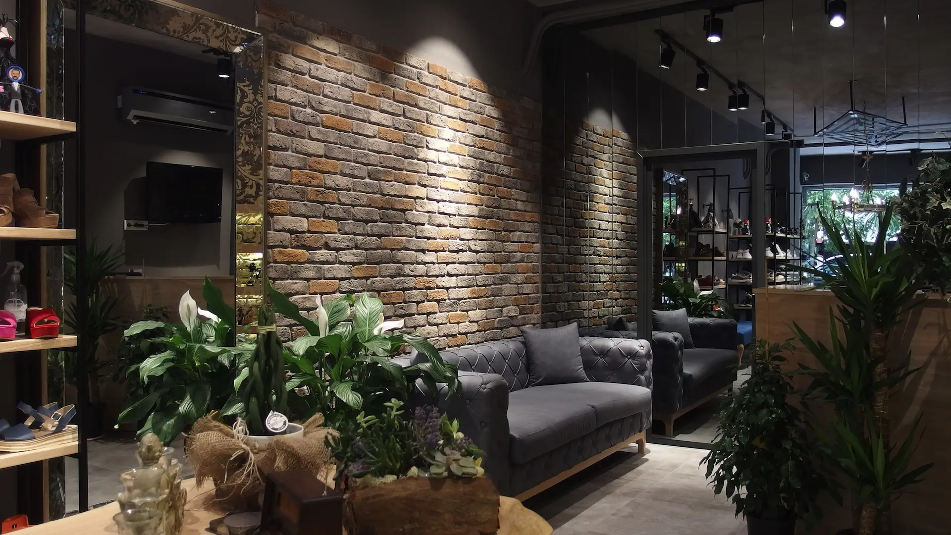 NC AYAKKABI MAGAZASI ALSANCAK | İÇ MİMARLIK HİZMETLERİ | ARCHITECTS | MİMARLIK HİZMETLERİ | INTERIOR DESIGNER | SHOP DESIGN | STORE INTERIOR