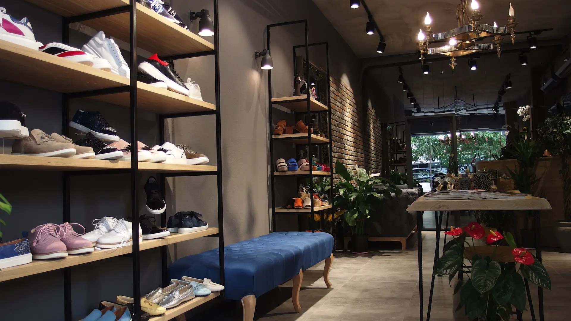 NC AYAKKABI MAGAZASI ALSANCAK | İÇ MİMARLIK HİZMETLERİ | ARCHITECTS | MİMARLIK HİZMETLERİ | INTERIOR DESIGNER | SHOP DESIGN | STORE INTERIOR