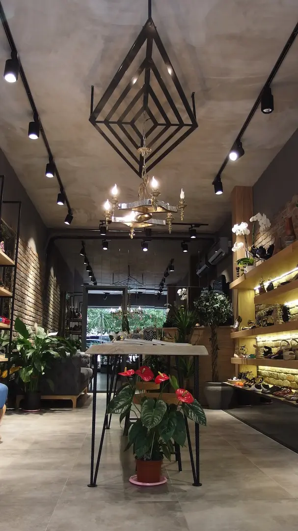 NC AYAKKABI MAGAZASI ALSANCAK | İÇ MİMARLIK HİZMETLERİ | ARCHITECTS | MİMARLIK HİZMETLERİ | INTERIOR DESIGNER | SHOP DESIGN | STORE INTERIOR