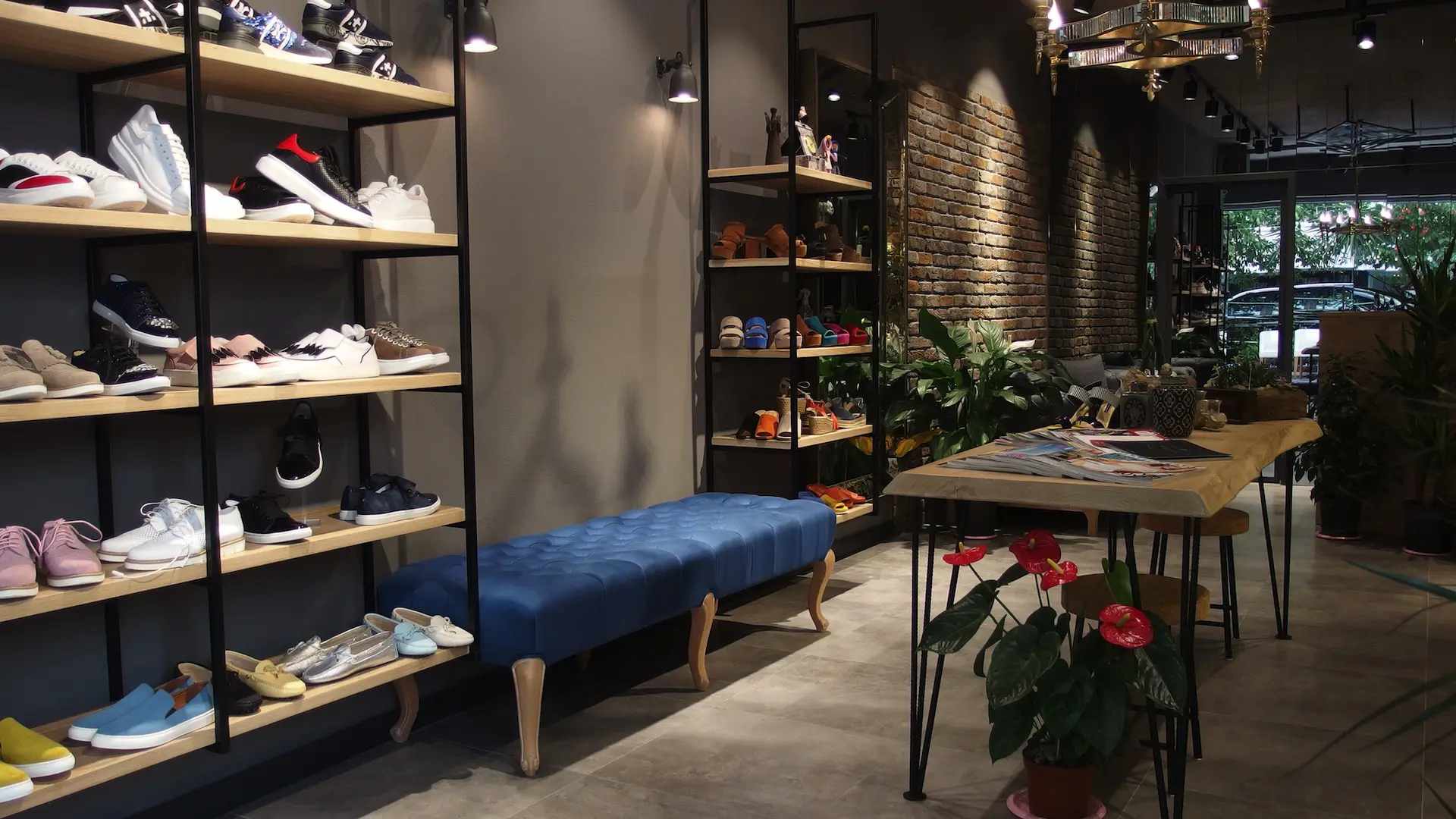 NC AYAKKABI MAGAZASI ALSANCAK | İÇ MİMARLIK HİZMETLERİ | ARCHITECTS | MİMARLIK HİZMETLERİ | INTERIOR DESIGNER | SHOP DESIGN | STORE INTERIOR