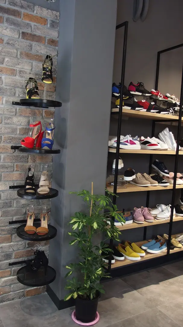 NC AYAKKABI MAGAZASI ALSANCAK | İÇ MİMARLIK HİZMETLERİ | ARCHITECTS | MİMARLIK HİZMETLERİ | INTERIOR DESIGNER | SHOP DESIGN | STORE INTERIOR