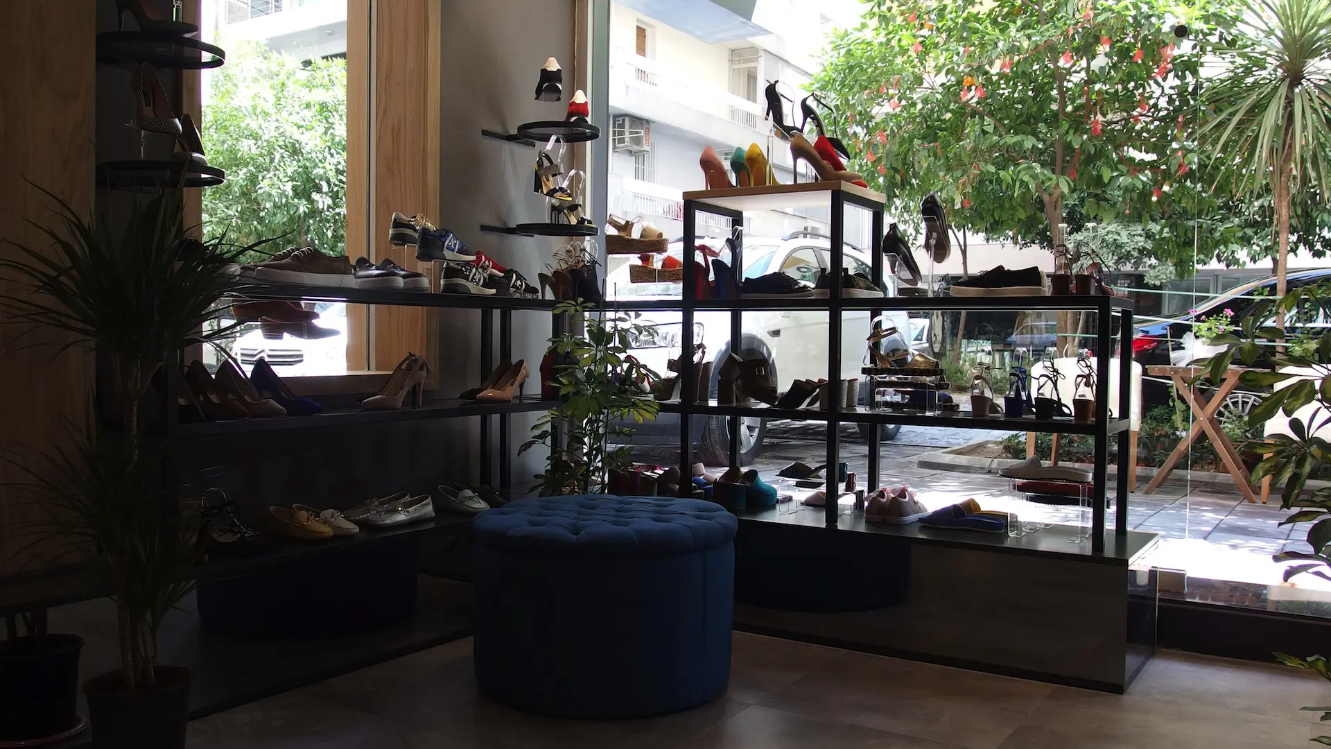 NC AYAKKABI MAGAZASI ALSANCAK | İÇ MİMARLIK HİZMETLERİ | ARCHITECTS | MİMARLIK HİZMETLERİ | INTERIOR DESIGNER | SHOP DESIGN | STORE INTERIOR