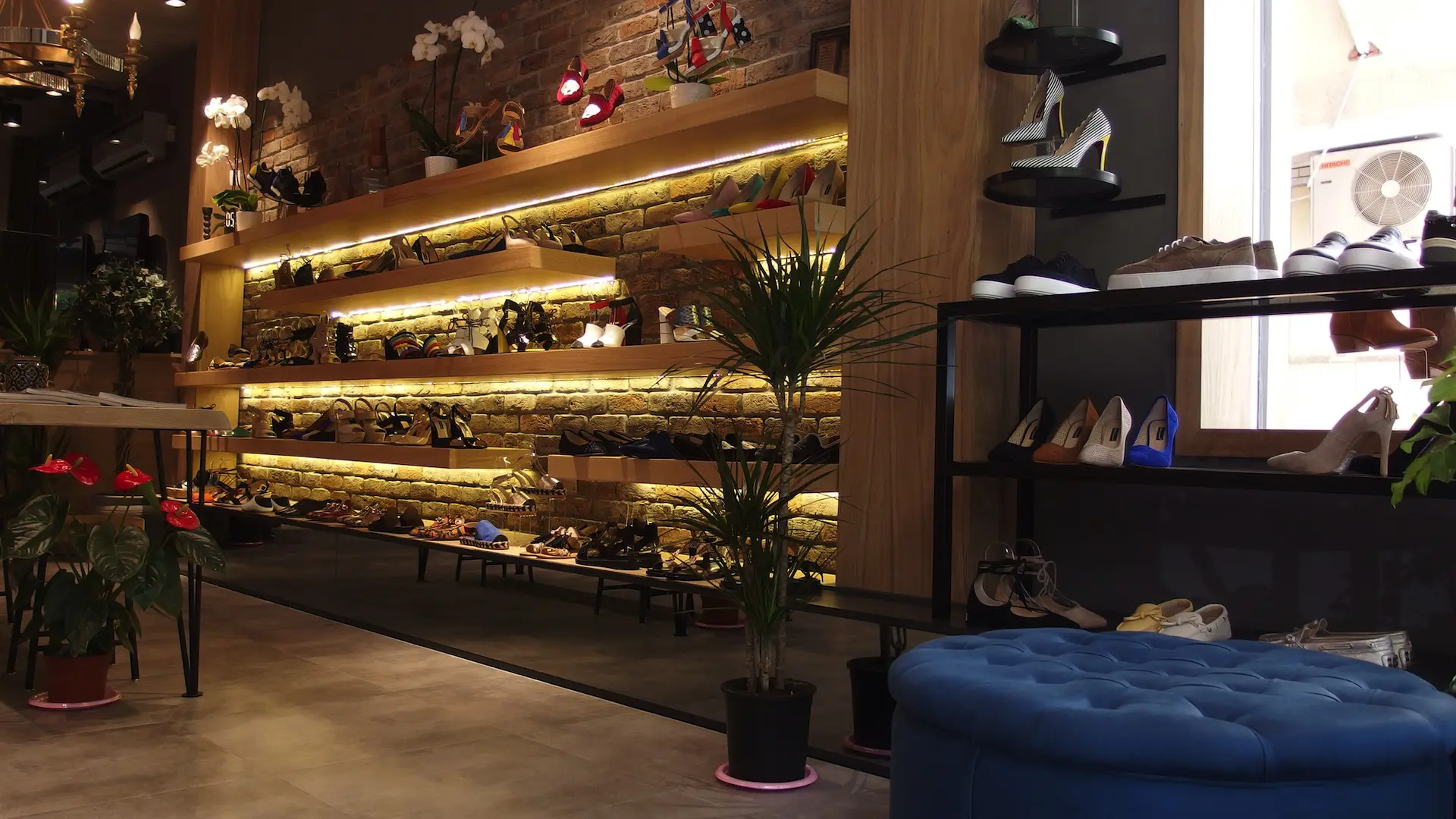 NC AYAKKABI MAGAZASI ALSANCAK | İÇ MİMARLIK HİZMETLERİ | ARCHITECTS | MİMARLIK HİZMETLERİ | INTERIOR DESIGNER | SHOP DESIGN | STORE INTERIOR