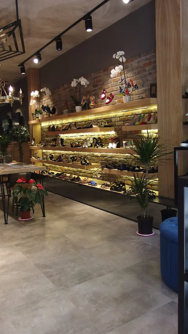 NC AYAKKABI MAGAZASI ALSANCAK | İÇ MİMARLIK HİZMETLERİ | ARCHITECTS | MİMARLIK HİZMETLERİ | INTERIOR DESIGNER | SHOP DESIGN | STORE INTERIOR