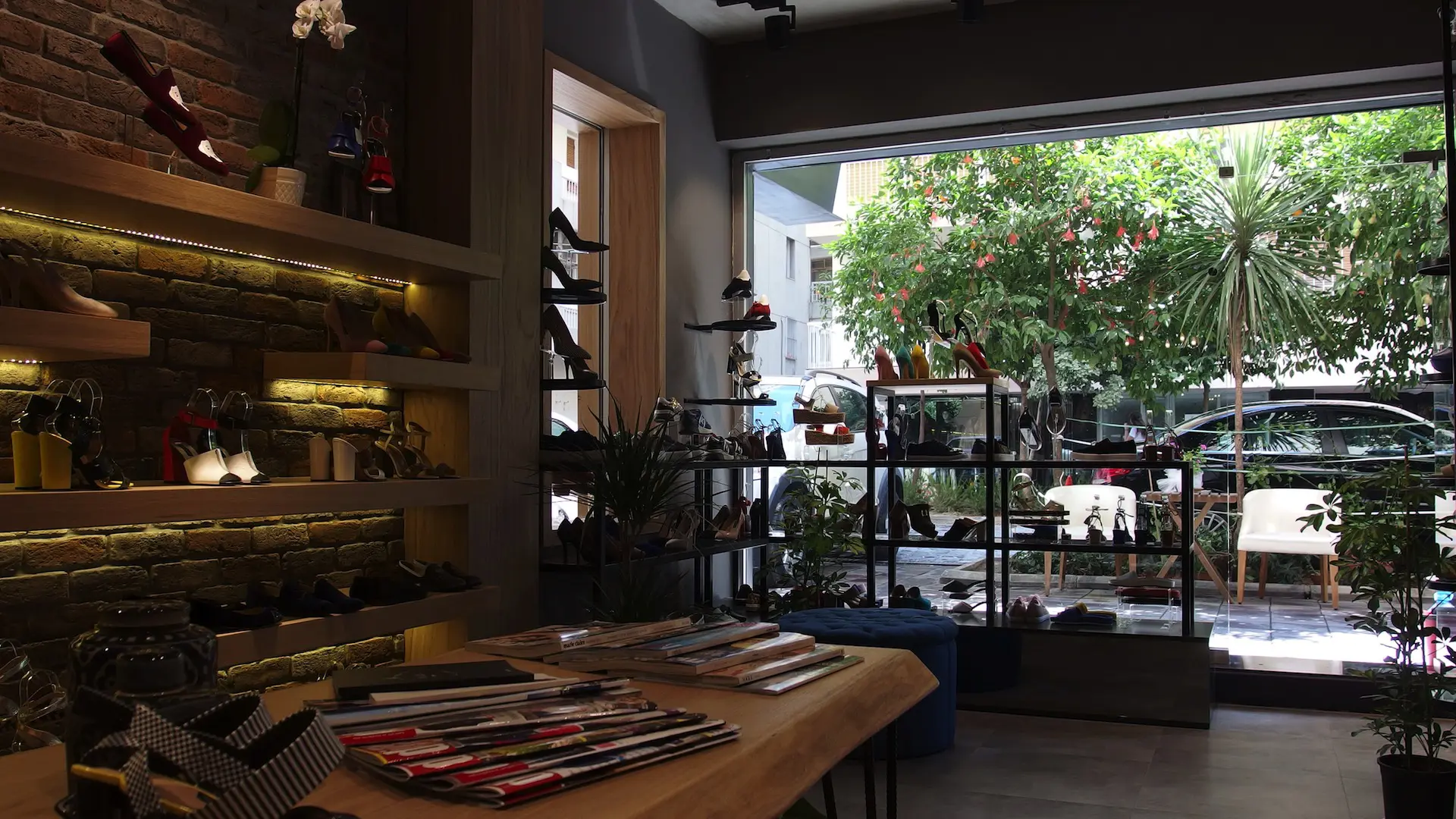 NC AYAKKABI MAGAZASI ALSANCAK | İÇ MİMARLIK HİZMETLERİ | ARCHITECTS | MİMARLIK HİZMETLERİ | INTERIOR DESIGNER | SHOP DESIGN | STORE INTERIOR