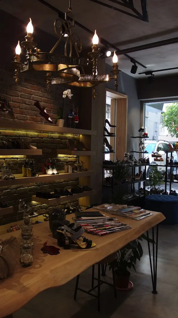 NC AYAKKABI MAGAZASI ALSANCAK | İÇ MİMARLIK HİZMETLERİ | ARCHITECTS | MİMARLIK HİZMETLERİ | INTERIOR DESIGNER | SHOP DESIGN | STORE INTERIOR