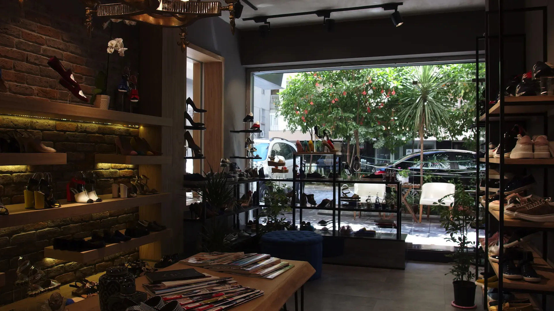 NC AYAKKABI MAGAZASI ALSANCAK | İÇ MİMARLIK HİZMETLERİ | ARCHITECTS | MİMARLIK HİZMETLERİ | INTERIOR DESIGNER | SHOP DESIGN | STORE INTERIOR