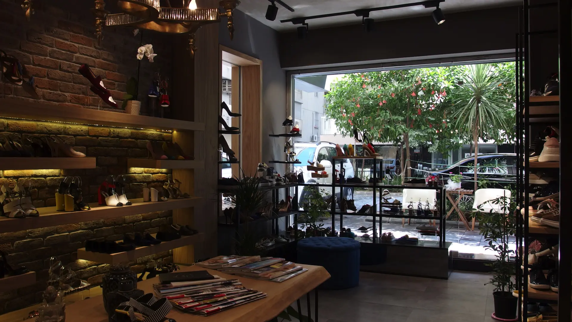 NC AYAKKABI MAGAZASI ALSANCAK | İÇ MİMARLIK HİZMETLERİ | ARCHITECTS | MİMARLIK HİZMETLERİ | INTERIOR DESIGNER | SHOP DESIGN | STORE INTERIOR