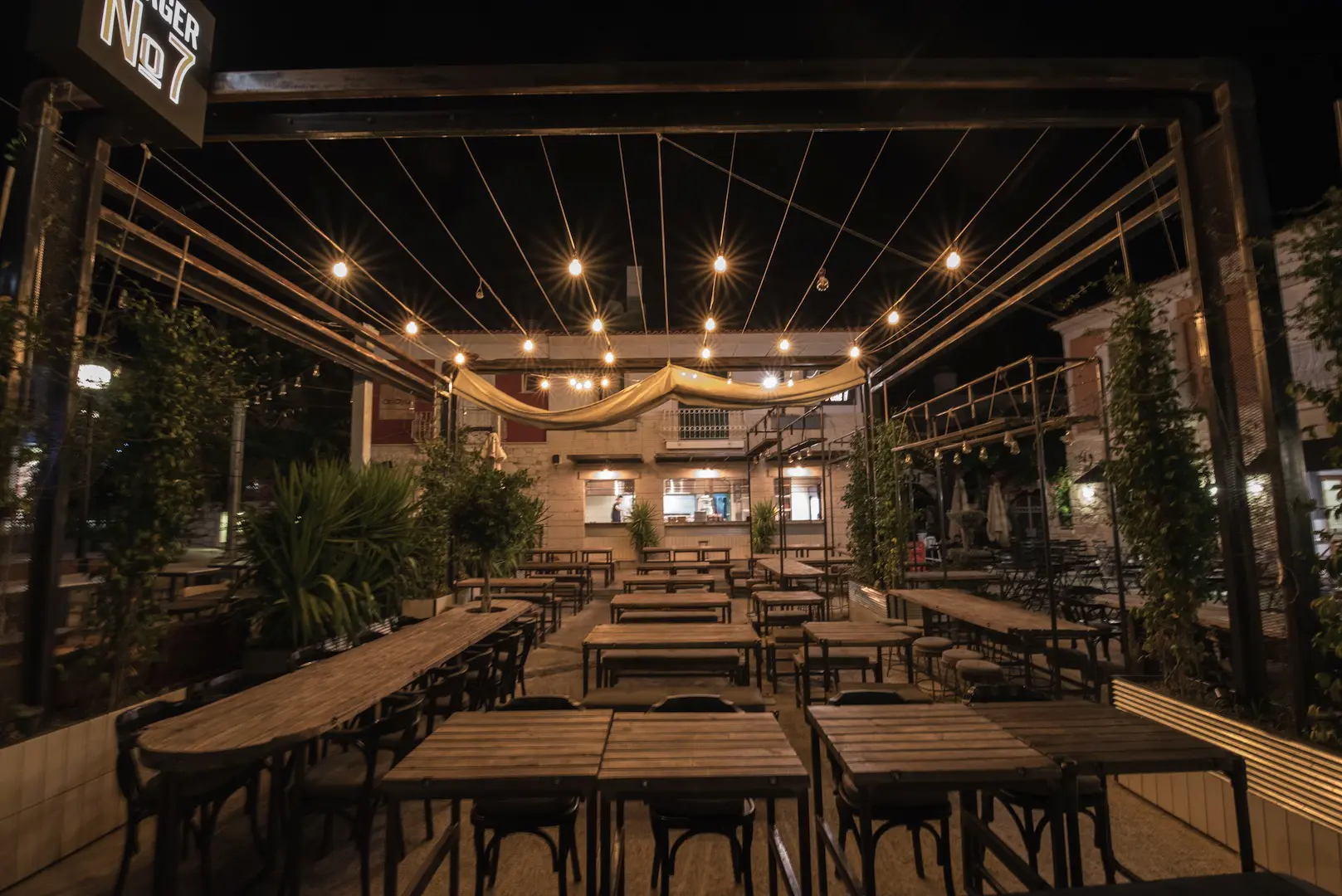 NO7 HAMBURGER RESTORANI ALACATI | İÇ MİMARLIK HİZMETLERİ | ARCHITECTS | MİMARLIK HİZMETLERİ | INTERIOR DESIGNER | SHOP DESIGN | STORE INTERIOR