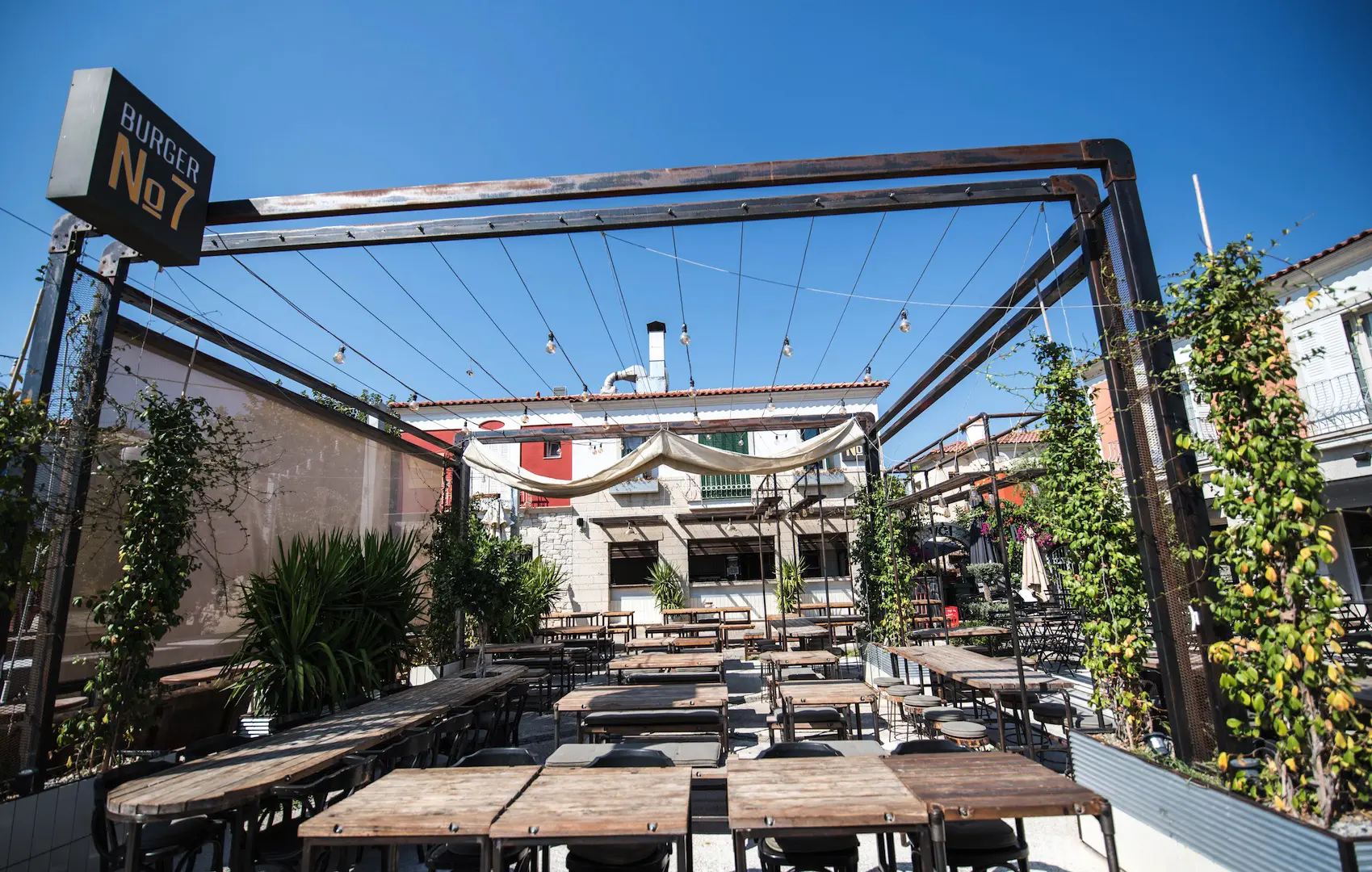 NO7 HAMBURGER RESTORANI ALACATI | İÇ MİMARLIK HİZMETLERİ | ARCHITECTS | MİMARLIK HİZMETLERİ | INTERIOR DESIGNER | SHOP DESIGN | STORE INTERIOR