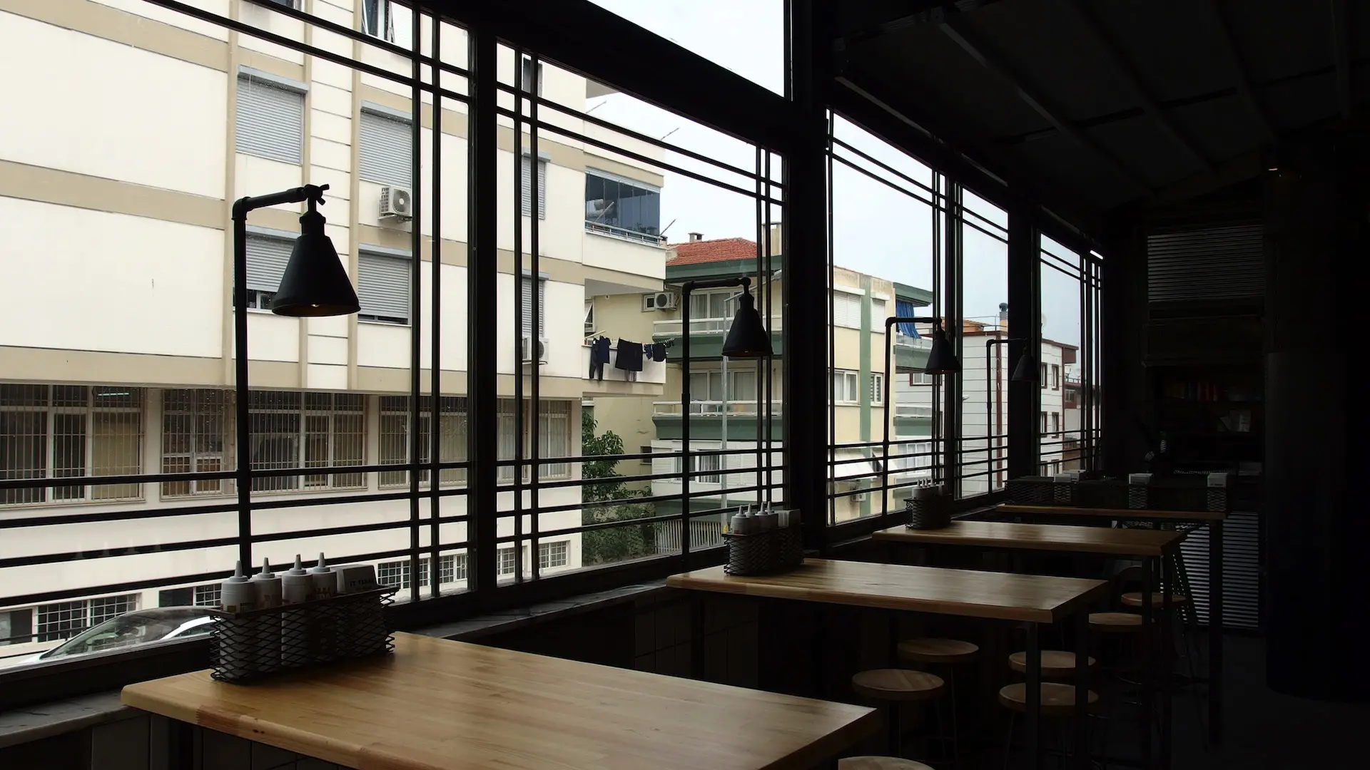 NO7 HAMBURGER RESTORANI BALCOVA | İÇ MİMARLIK HİZMETLERİ | ARCHITECTS | MİMARLIK HİZMETLERİ | INTERIOR DESIGNER | SHOP DESIGN | STORE INTERIOR