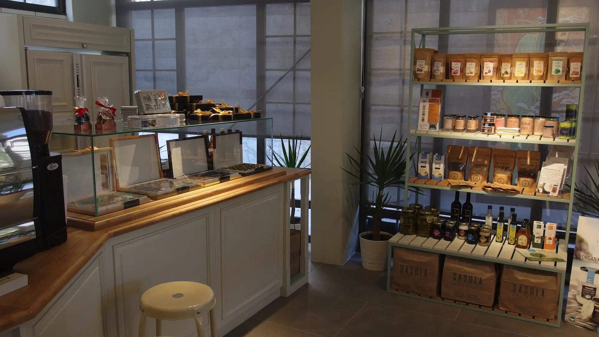 SASULA CEREZ KAHVE URLA | İÇ MİMARLIK HİZMETLERİ | ARCHITECTS | MİMARLIK HİZMETLERİ | INTERIOR DESIGNER | SHOP DESIGN | STORE INTERIOR