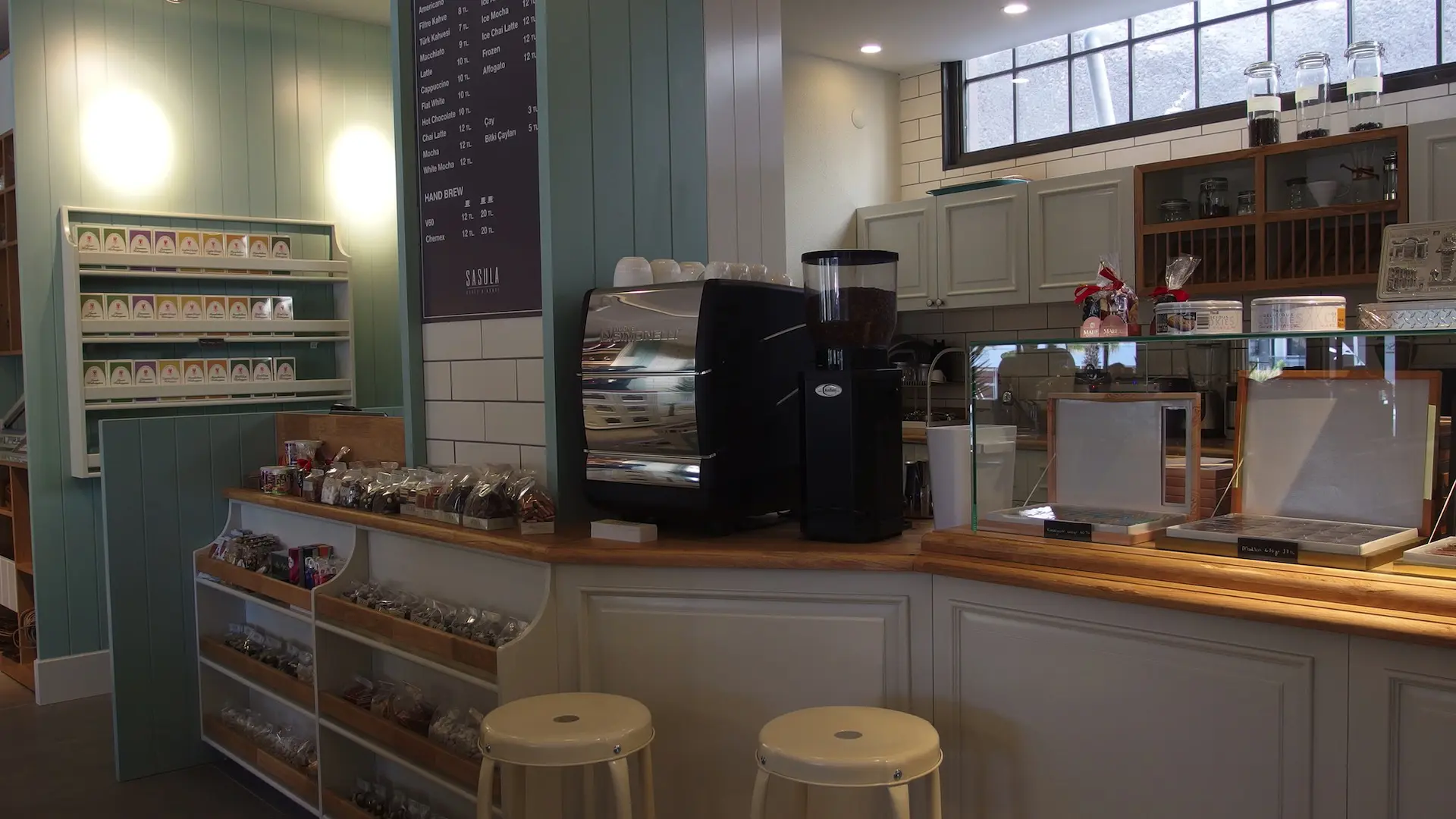 SASULA CEREZ KAHVE URLA | İÇ MİMARLIK HİZMETLERİ | ARCHITECTS | MİMARLIK HİZMETLERİ | INTERIOR DESIGNER | SHOP DESIGN | STORE INTERIOR