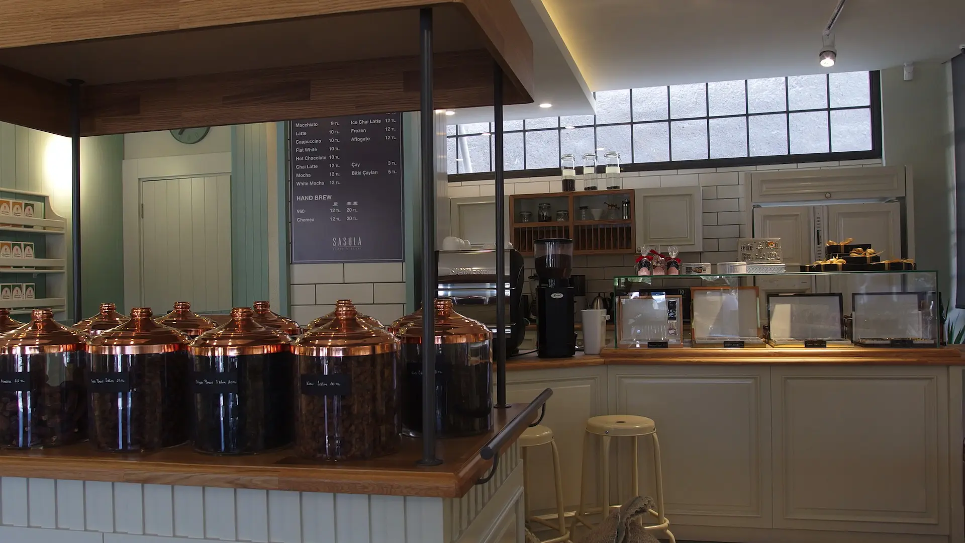 SASULA CEREZ KAHVE URLA | İÇ MİMARLIK HİZMETLERİ | ARCHITECTS | MİMARLIK HİZMETLERİ | INTERIOR DESIGNER | SHOP DESIGN | STORE INTERIOR