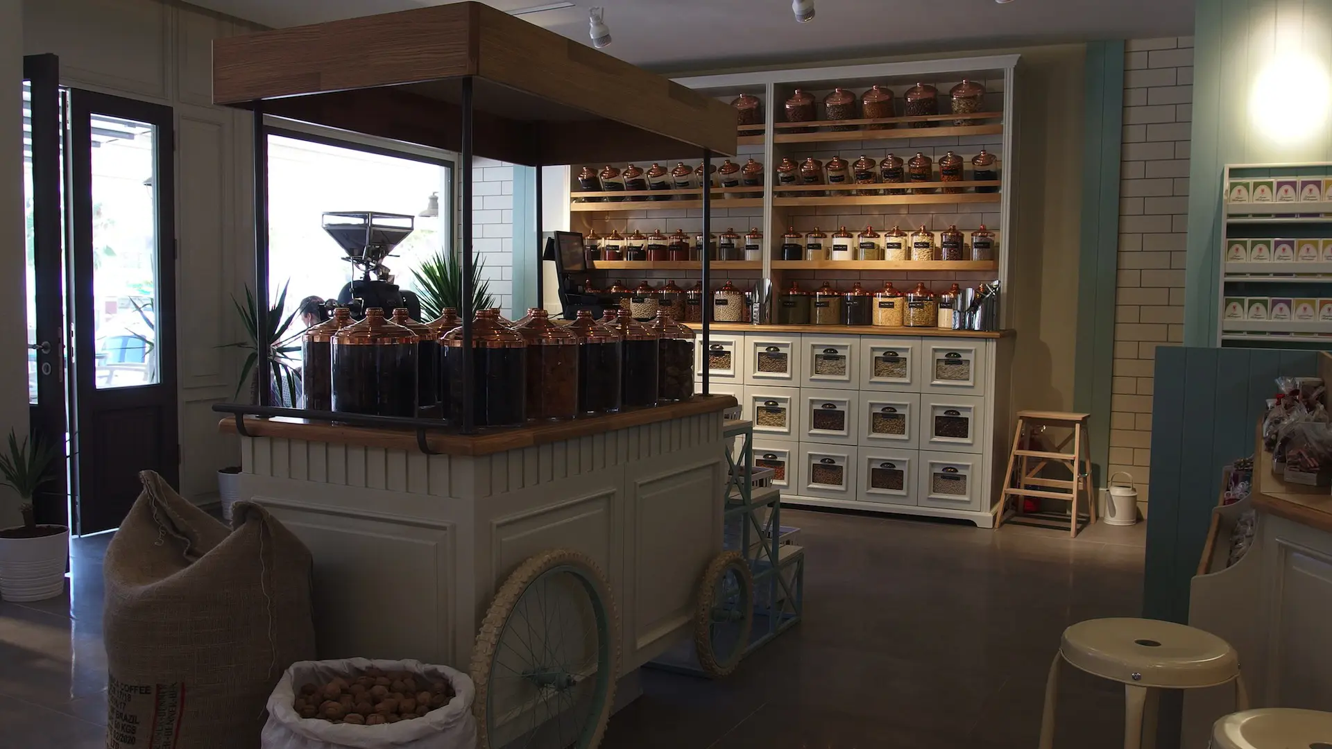 SASULA CEREZ KAHVE URLA | İÇ MİMARLIK HİZMETLERİ | ARCHITECTS | MİMARLIK HİZMETLERİ | INTERIOR DESIGNER | SHOP DESIGN | STORE INTERIOR