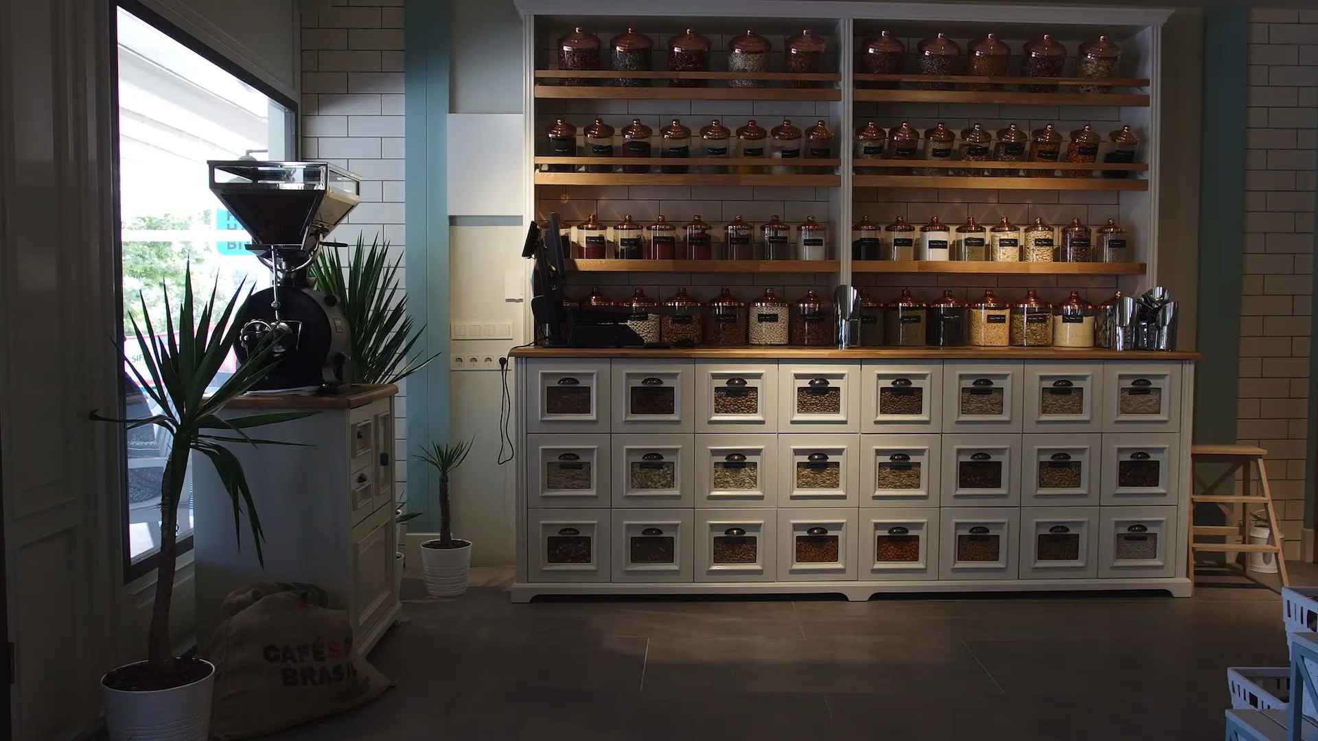 SASULA CEREZ KAHVE URLA | İÇ MİMARLIK HİZMETLERİ | ARCHITECTS | MİMARLIK HİZMETLERİ | INTERIOR DESIGNER | SHOP DESIGN | STORE INTERIOR