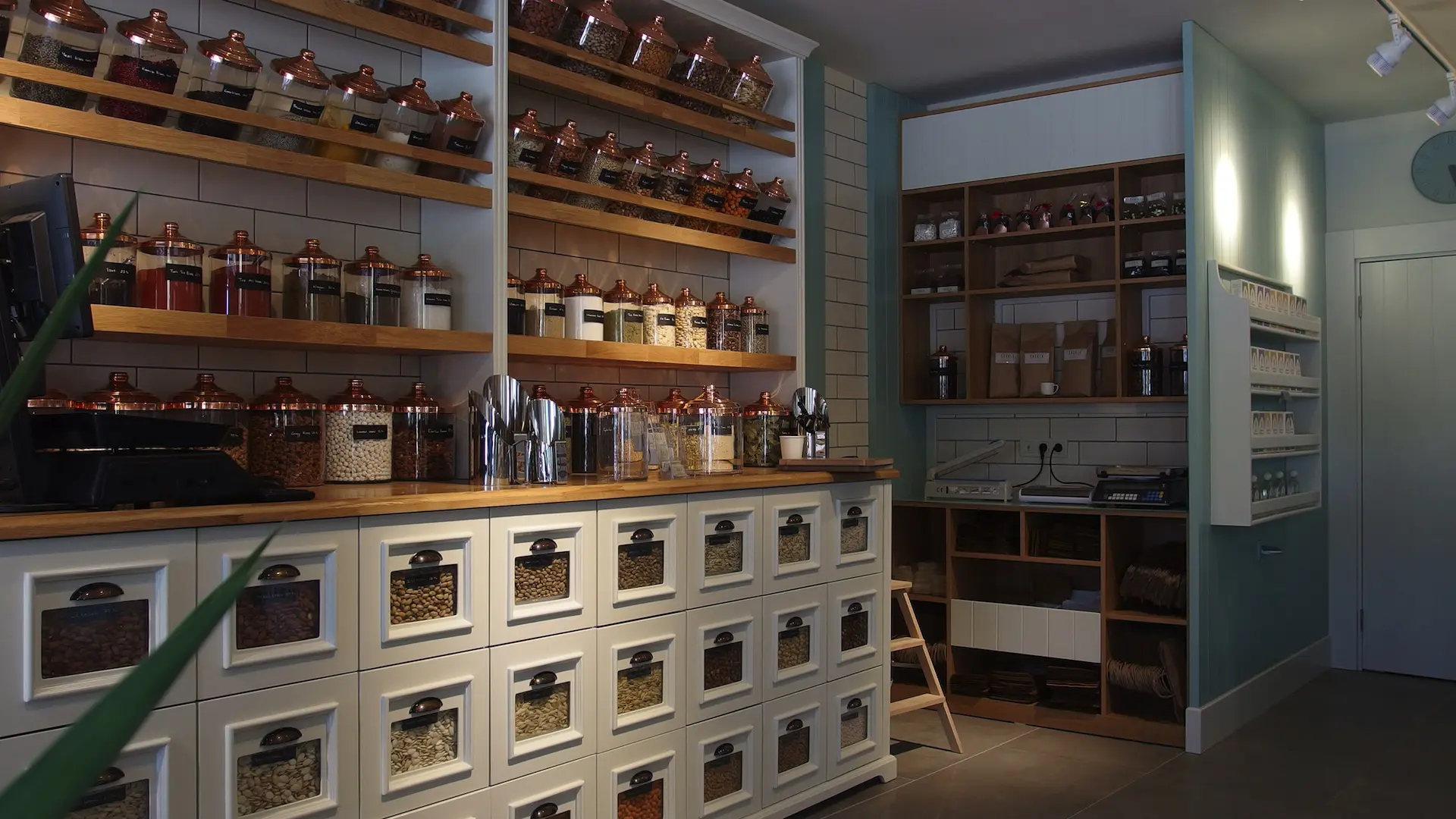 SASULA CEREZ KAHVE URLA | İÇ MİMARLIK HİZMETLERİ | ARCHITECTS | MİMARLIK HİZMETLERİ | INTERIOR DESIGNER | SHOP DESIGN | STORE INTERIOR