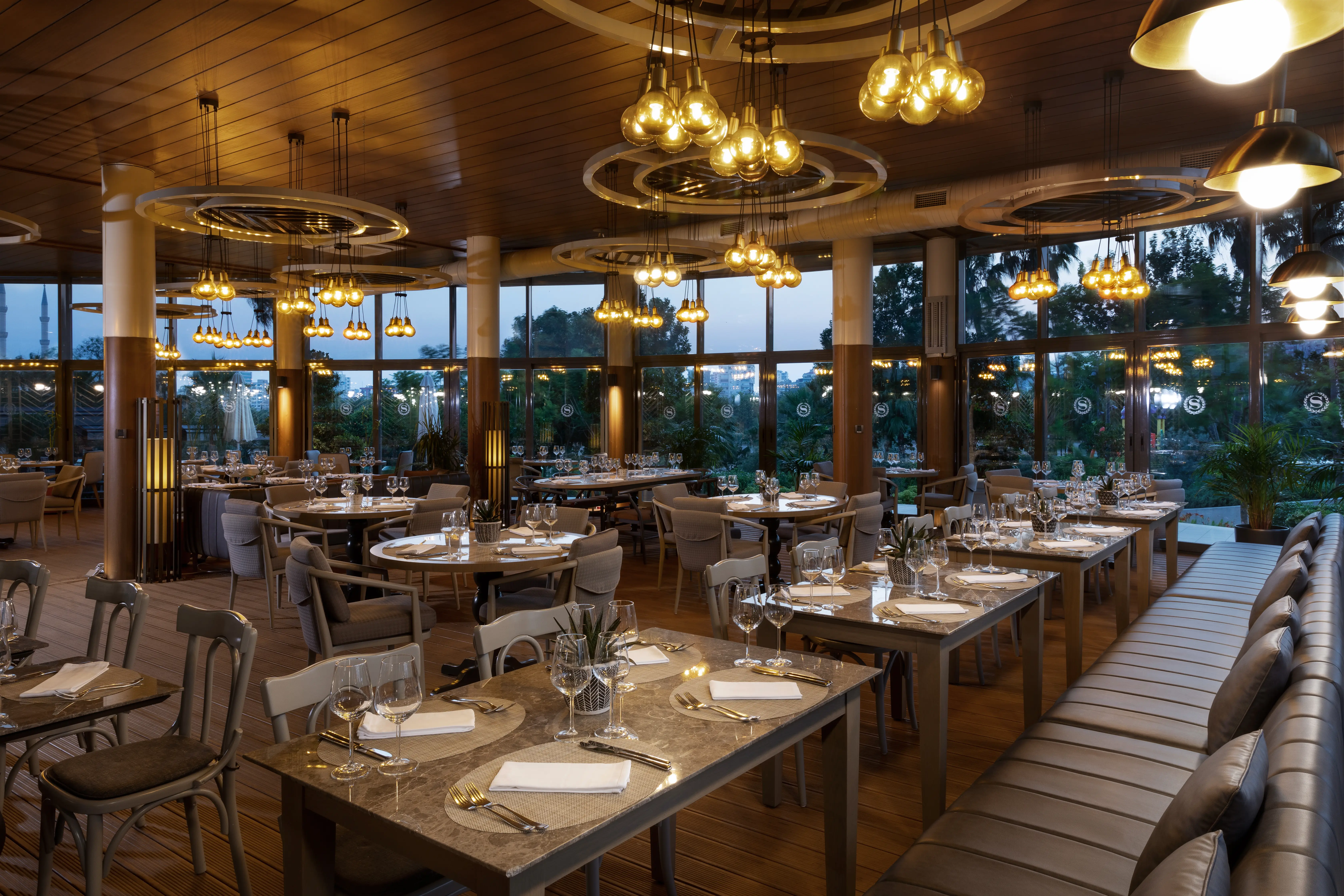 SHERATON LA SPEZIA RESTORAN ADANA | İÇ MİMARLIK HİZMETLERİ | ARCHITECTS | MİMARLIK HİZMETLERİ | INTERIOR DESIGNER | SHOP DESIGN | STORE INTERIOR