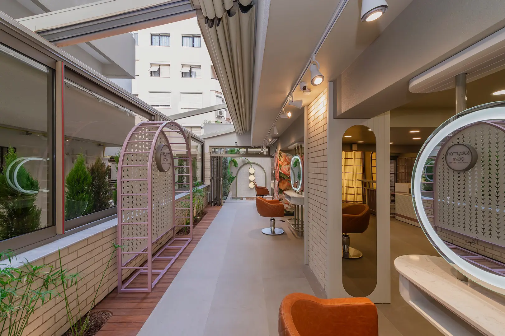 SULEYMAN CAKIR KUAFOR SALONU BOSTANLI | İÇ MİMARLIK HİZMETLERİ | ARCHITECTS | MİMARLIK HİZMETLERİ | INTERIOR DESIGNER | SHOP DESIGN | STORE INTERIOR