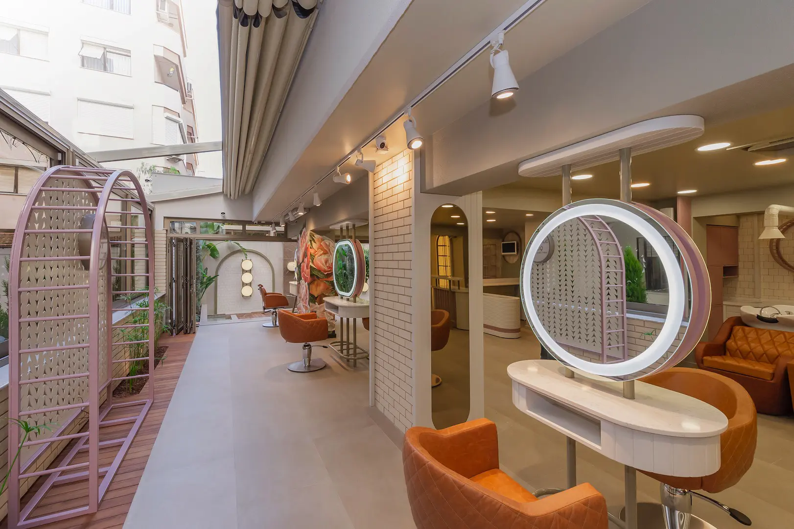 SULEYMAN CAKIR KUAFOR SALONU BOSTANLI | İÇ MİMARLIK HİZMETLERİ | ARCHITECTS | MİMARLIK HİZMETLERİ | INTERIOR DESIGNER | SHOP DESIGN | STORE INTERIOR