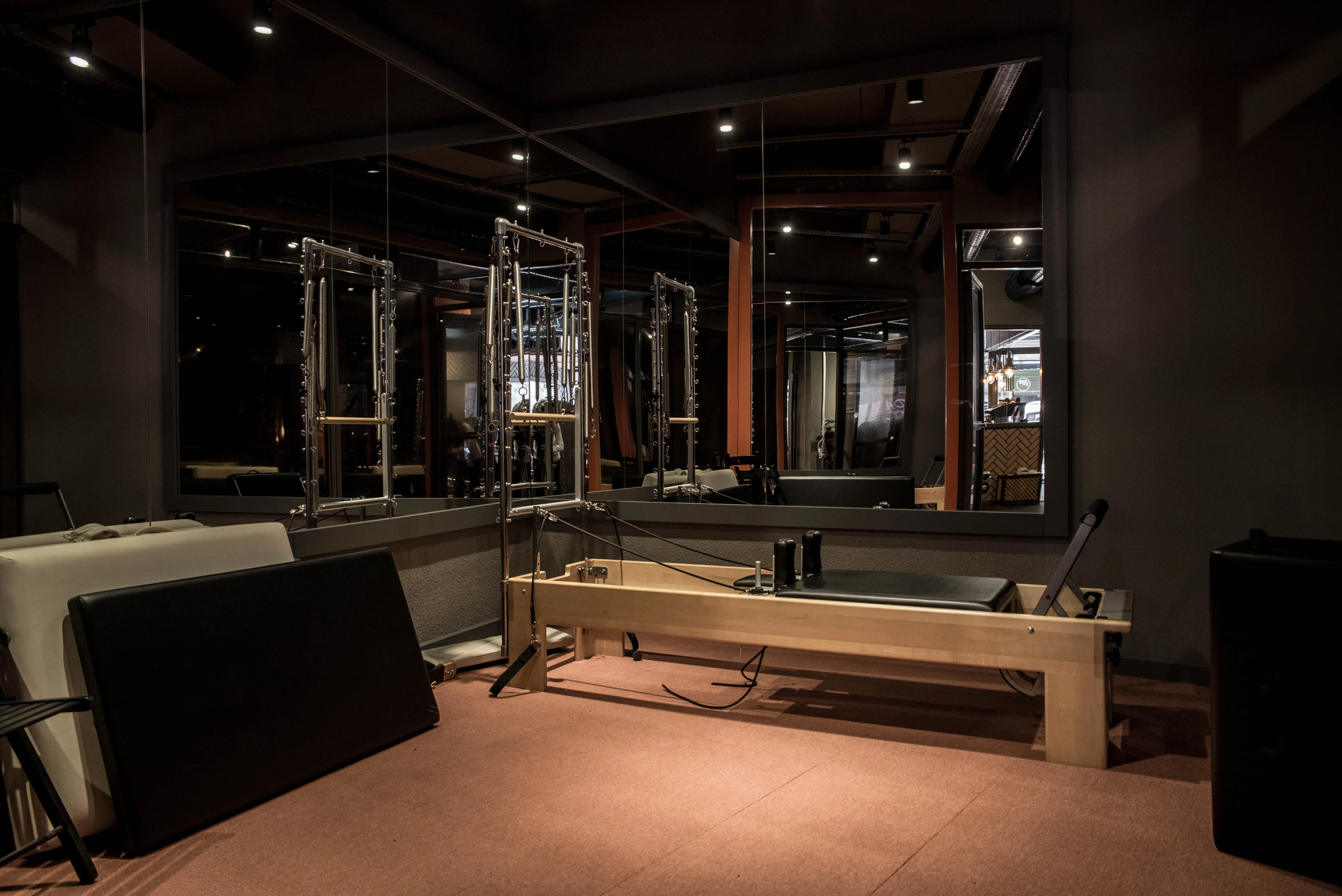TAP SPORTS FITNESS CENTRE ALSANCAK | İÇ MİMARLIK HİZMETLERİ | ARCHITECTS | MİMARLIK HİZMETLERİ | INTERIOR DESIGNER | SHOP DESIGN | STORE INTERIOR