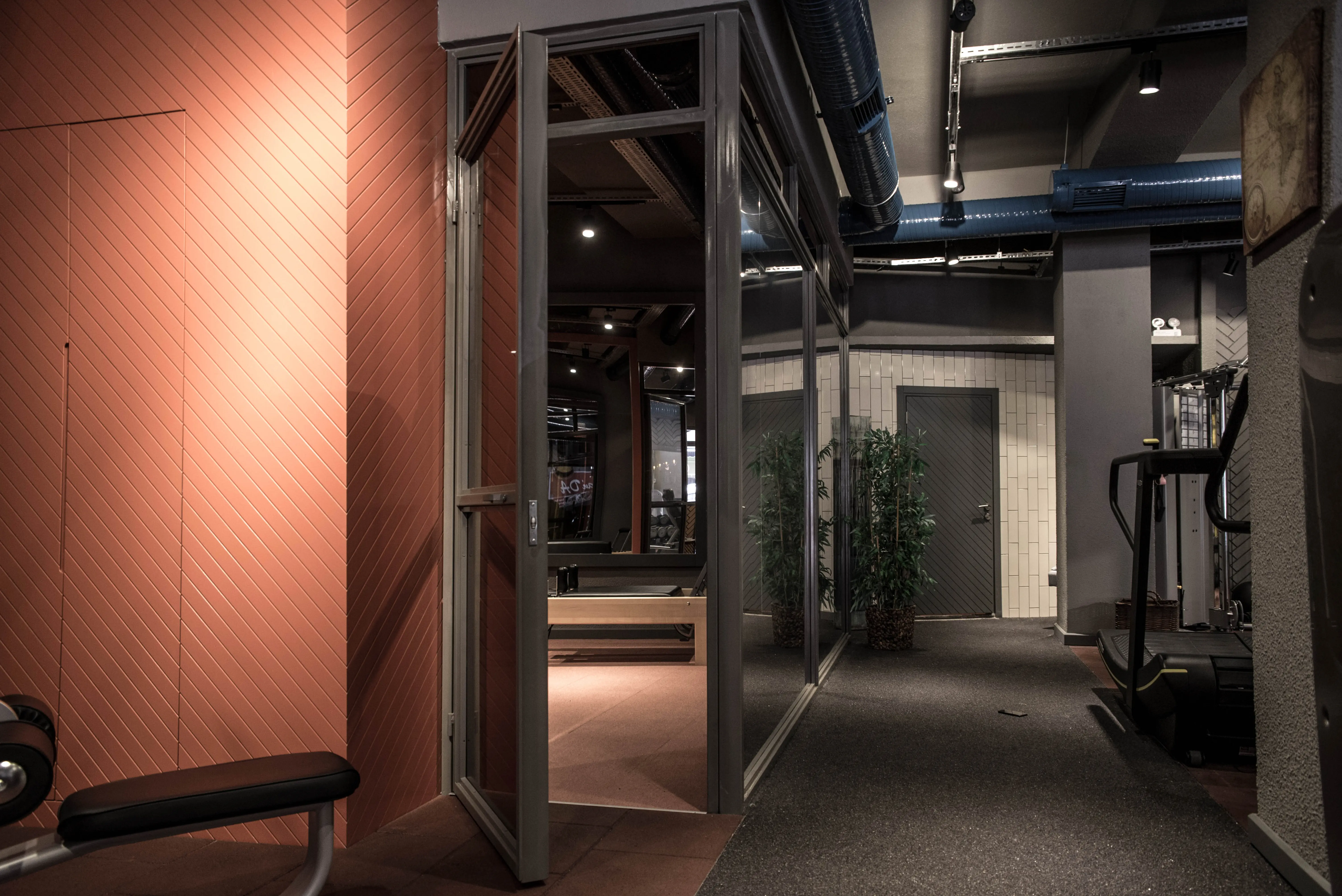 TAP SPORTS FITNESS CENTRE ALSANCAK | İÇ MİMARLIK HİZMETLERİ | ARCHITECTS | MİMARLIK HİZMETLERİ | INTERIOR DESIGNER | SHOP DESIGN | STORE INTERIOR